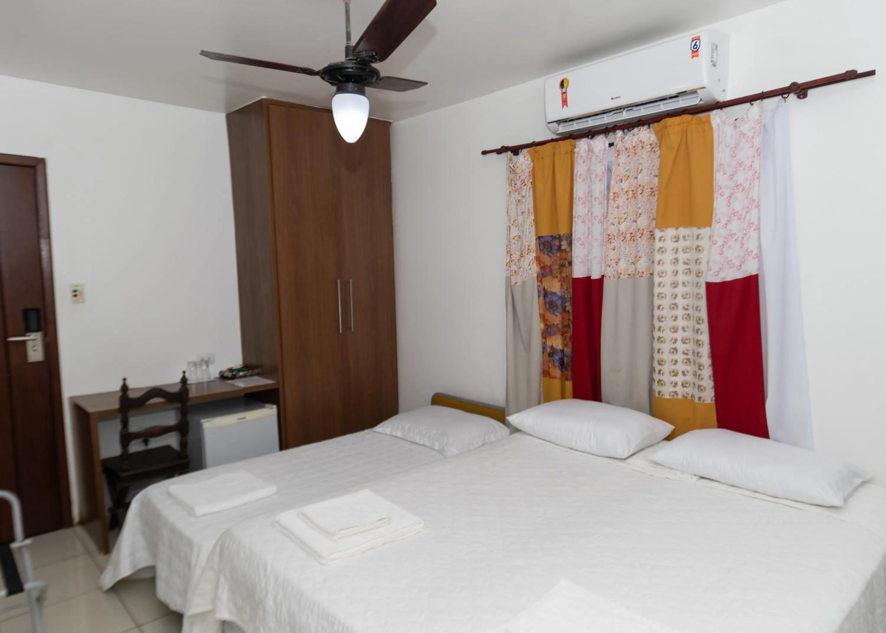 Property building, Bed in Pousada Ipitanga IV