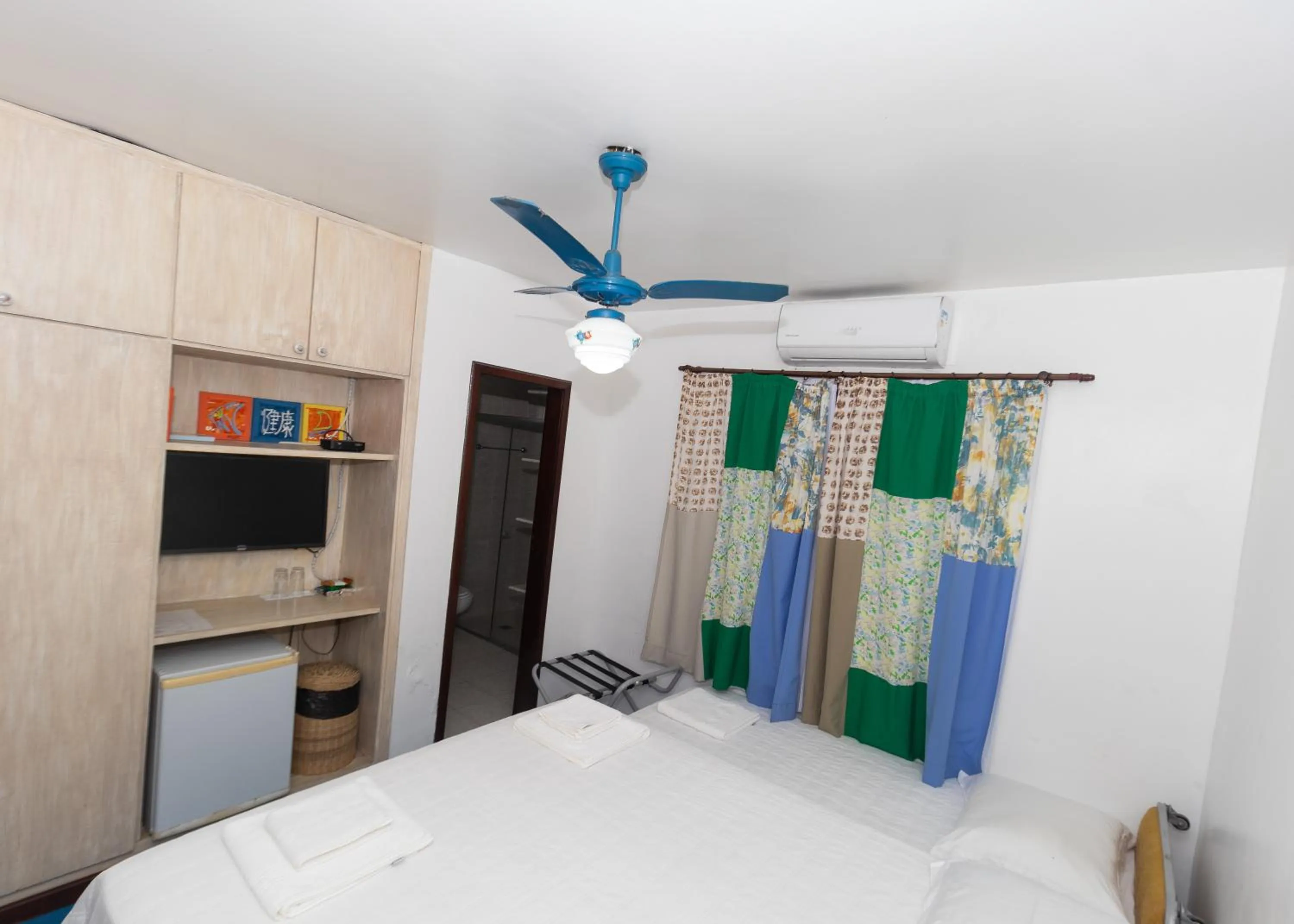 Property building, Bed in Pousada Ipitanga IV