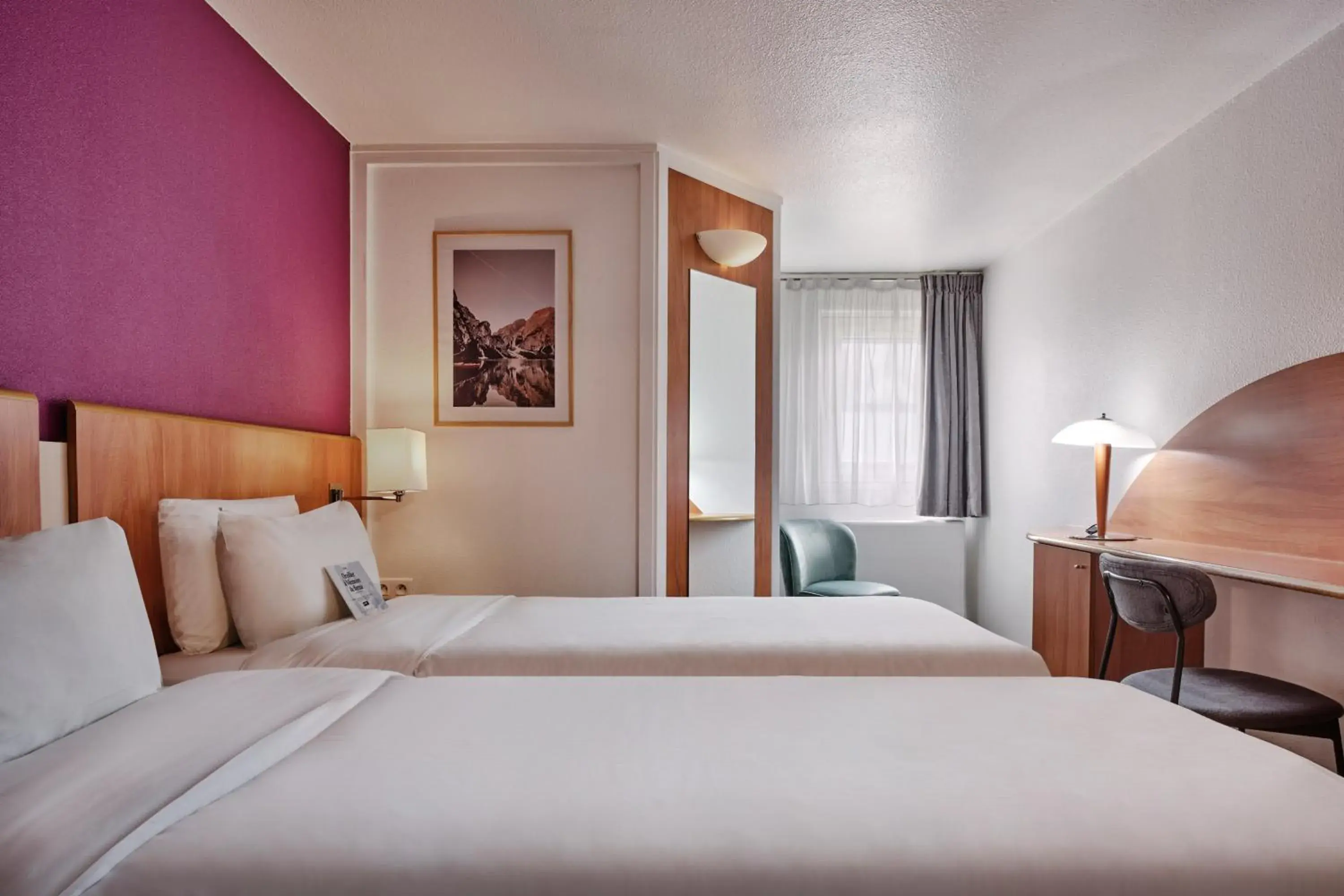 Twin Room in Kyriad Paris Sud Les Ulis Courtaboeuf Twin Room in Kyriad Paris Sud Les Ulis Courtaboeuf