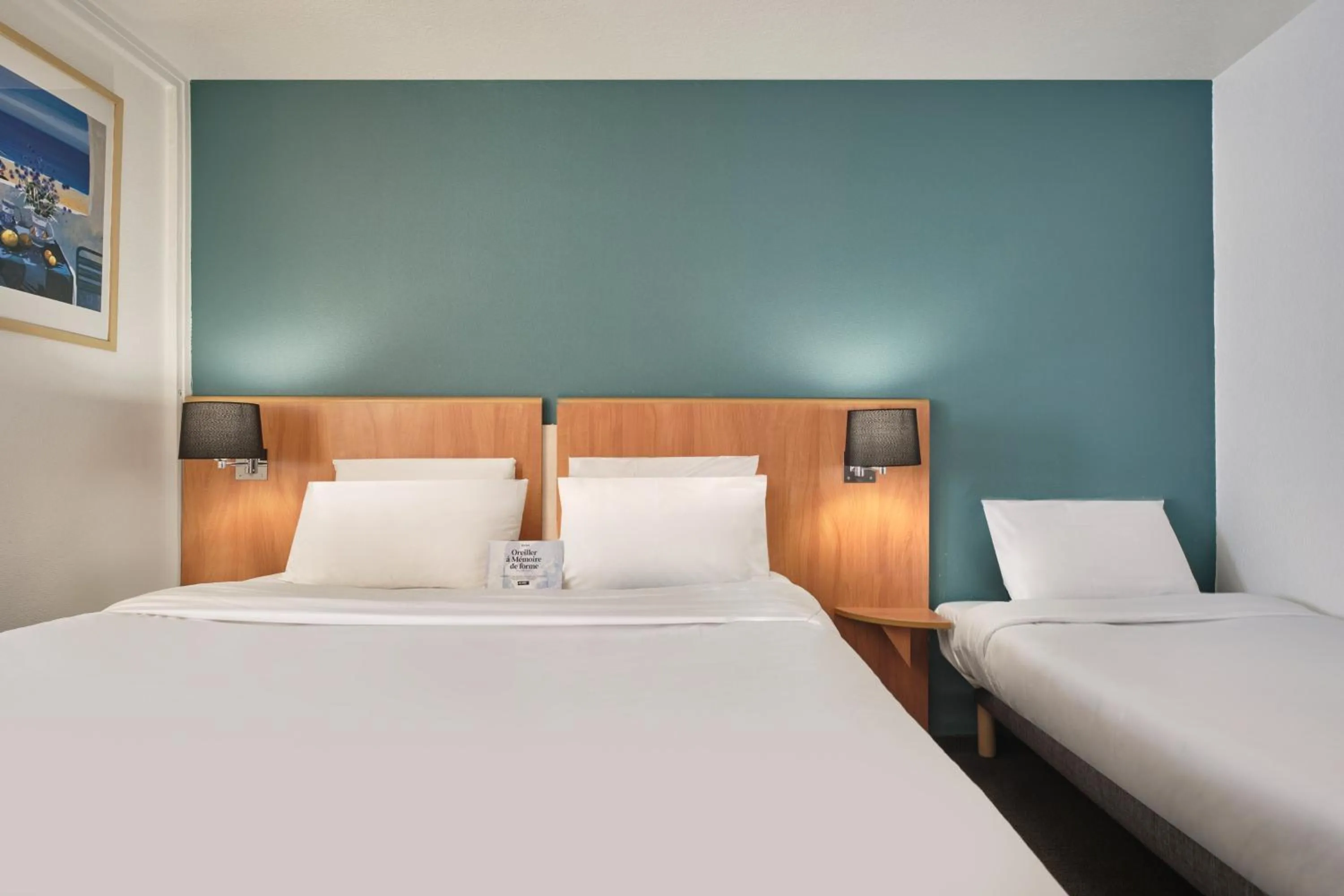 Bed in Kyriad Paris Sud Les Ulis Courtaboeuf