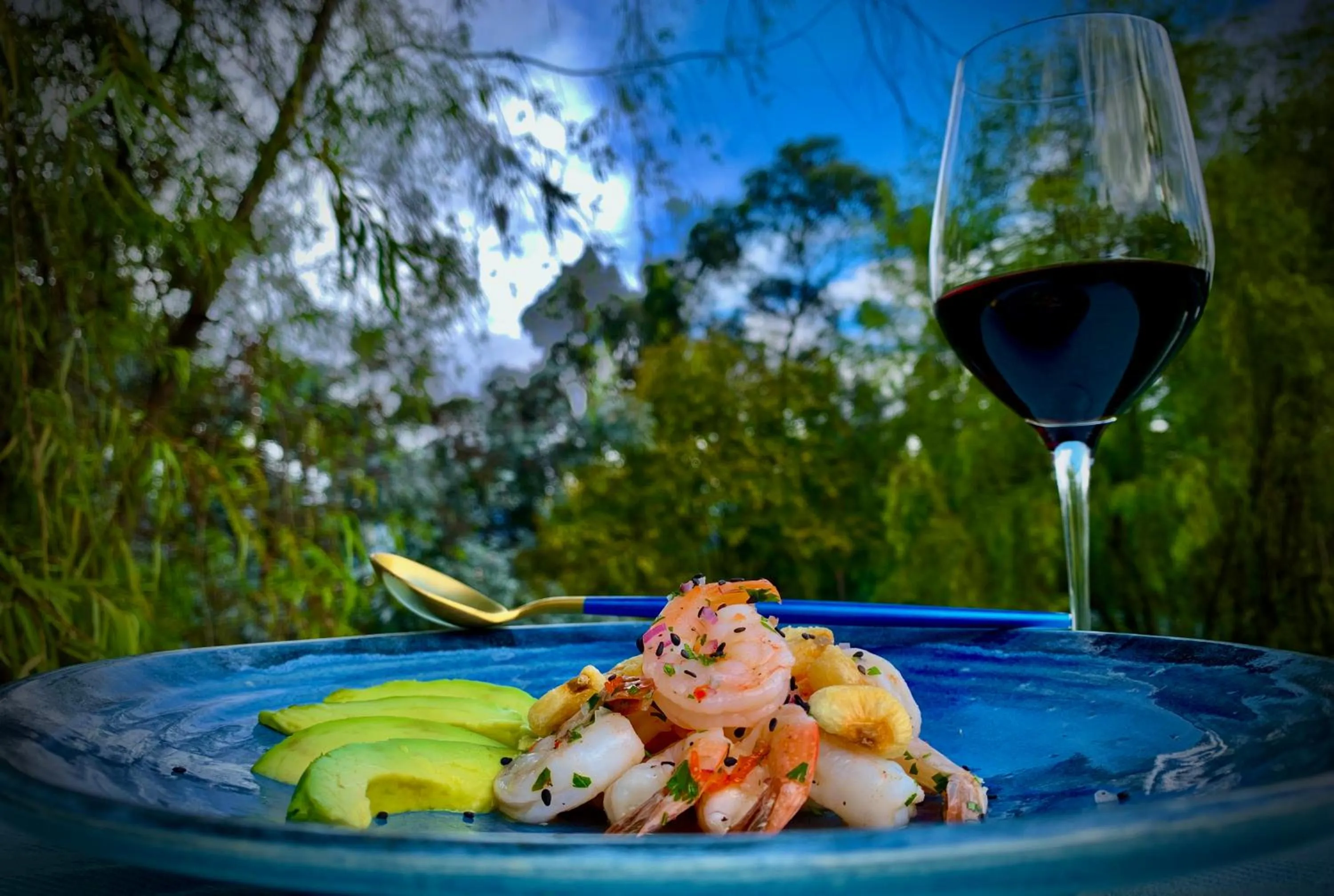 Restaurant/places to eat in La Colina Hotel Cottage