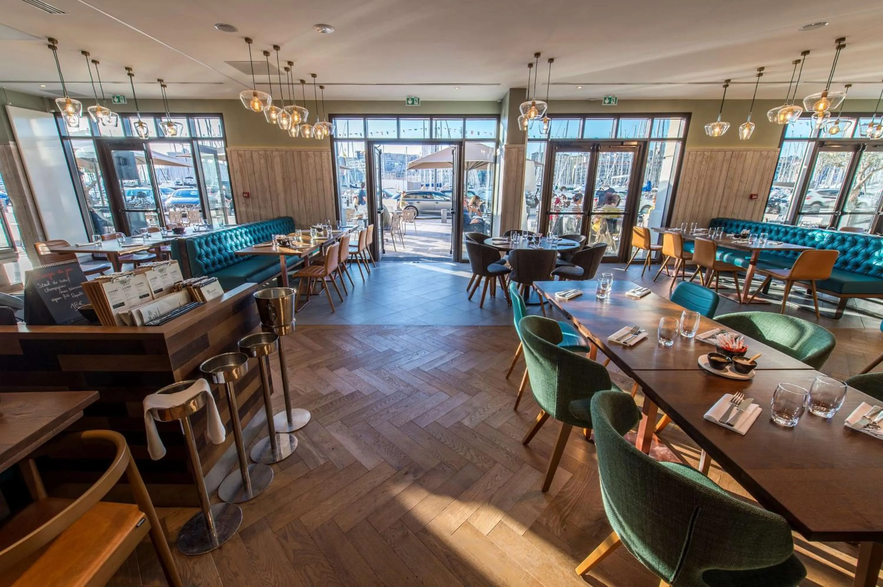 Restaurant/places to eat in Radisson Blu Hotel Marseille Vieux Port
