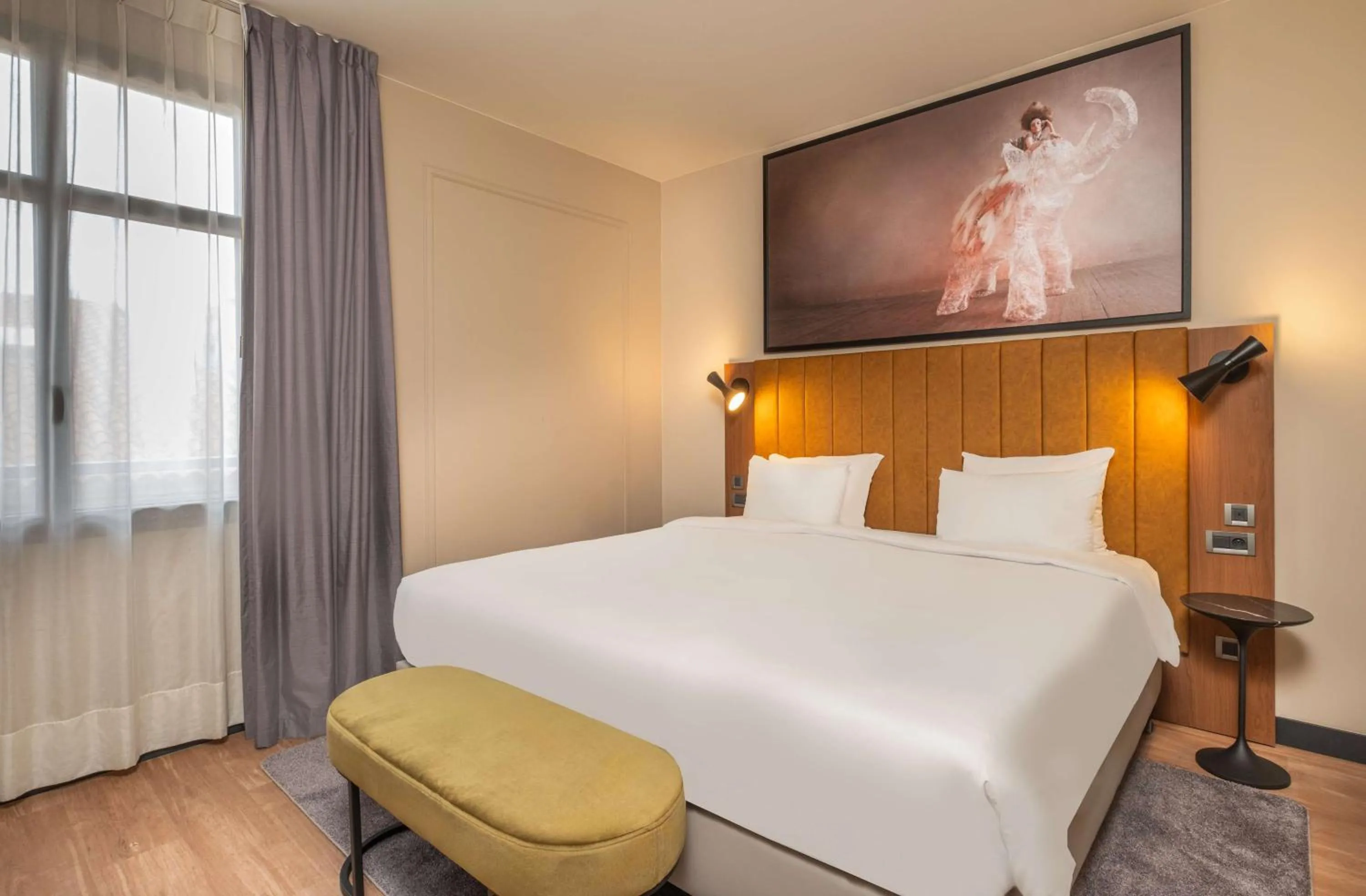 Photo of the whole room, Bed in Radisson Blu Hotel Marseille Vieux Port