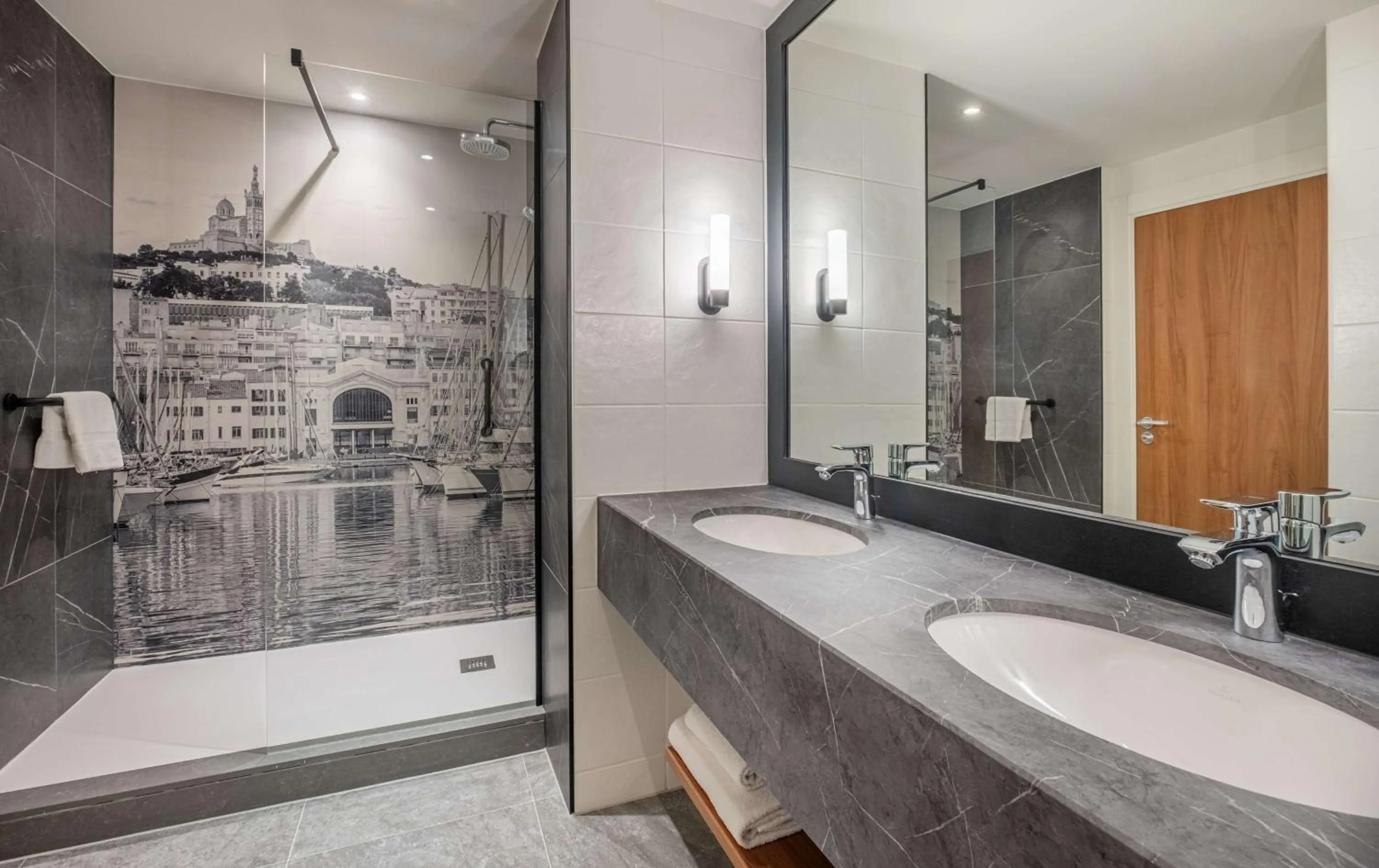 Bathroom in Radisson Blu Hotel Marseille Vieux Port