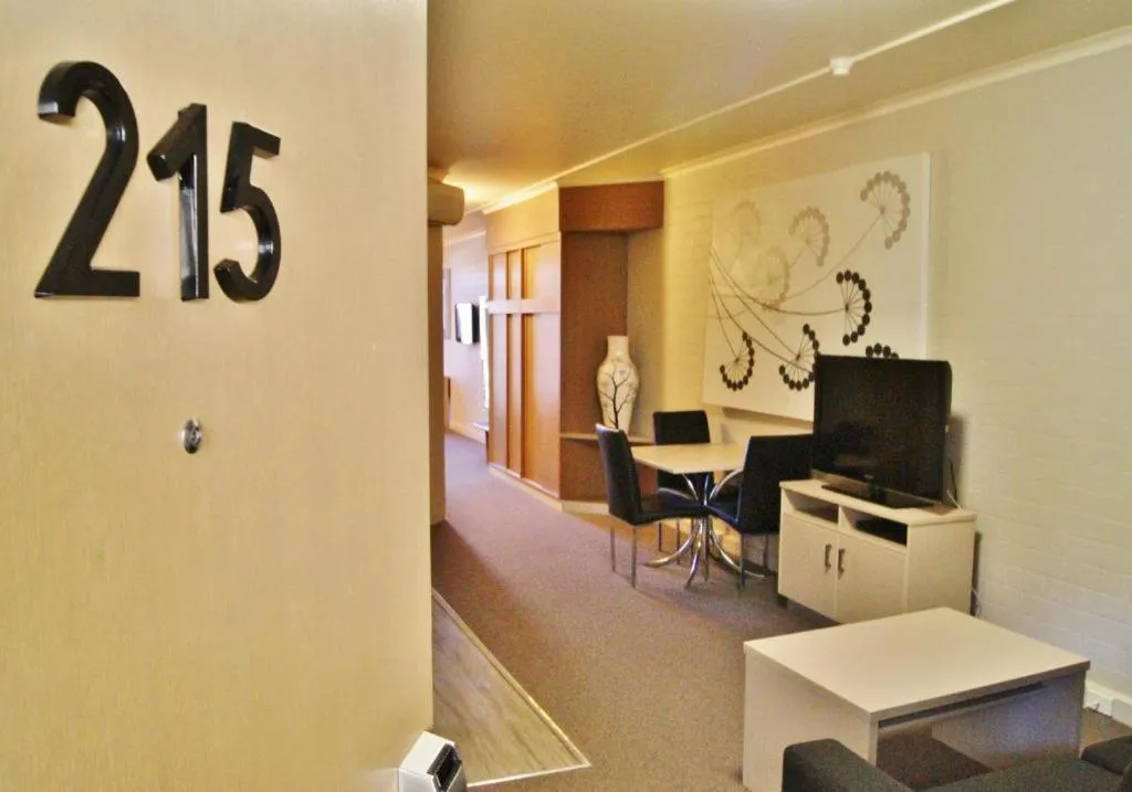 TV and multimedia in Pavilion Hotel Wagga Wagga