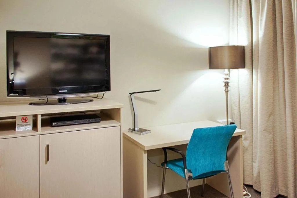 TV and multimedia in Pavilion Hotel Wagga Wagga