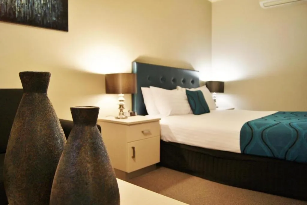 Bed in Pavilion Hotel Wagga Wagga