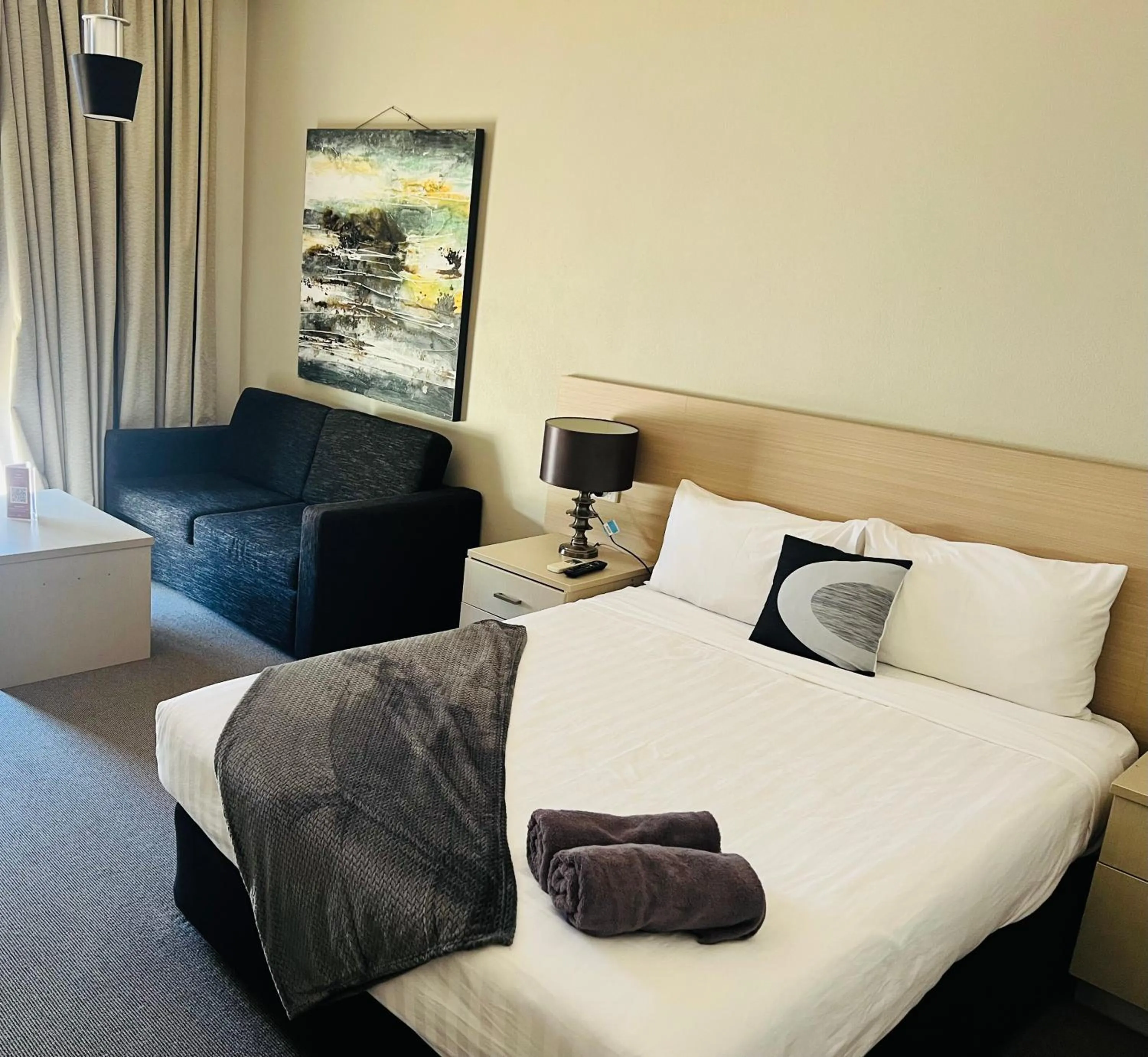 Bed in Pavilion Hotel Wagga Wagga