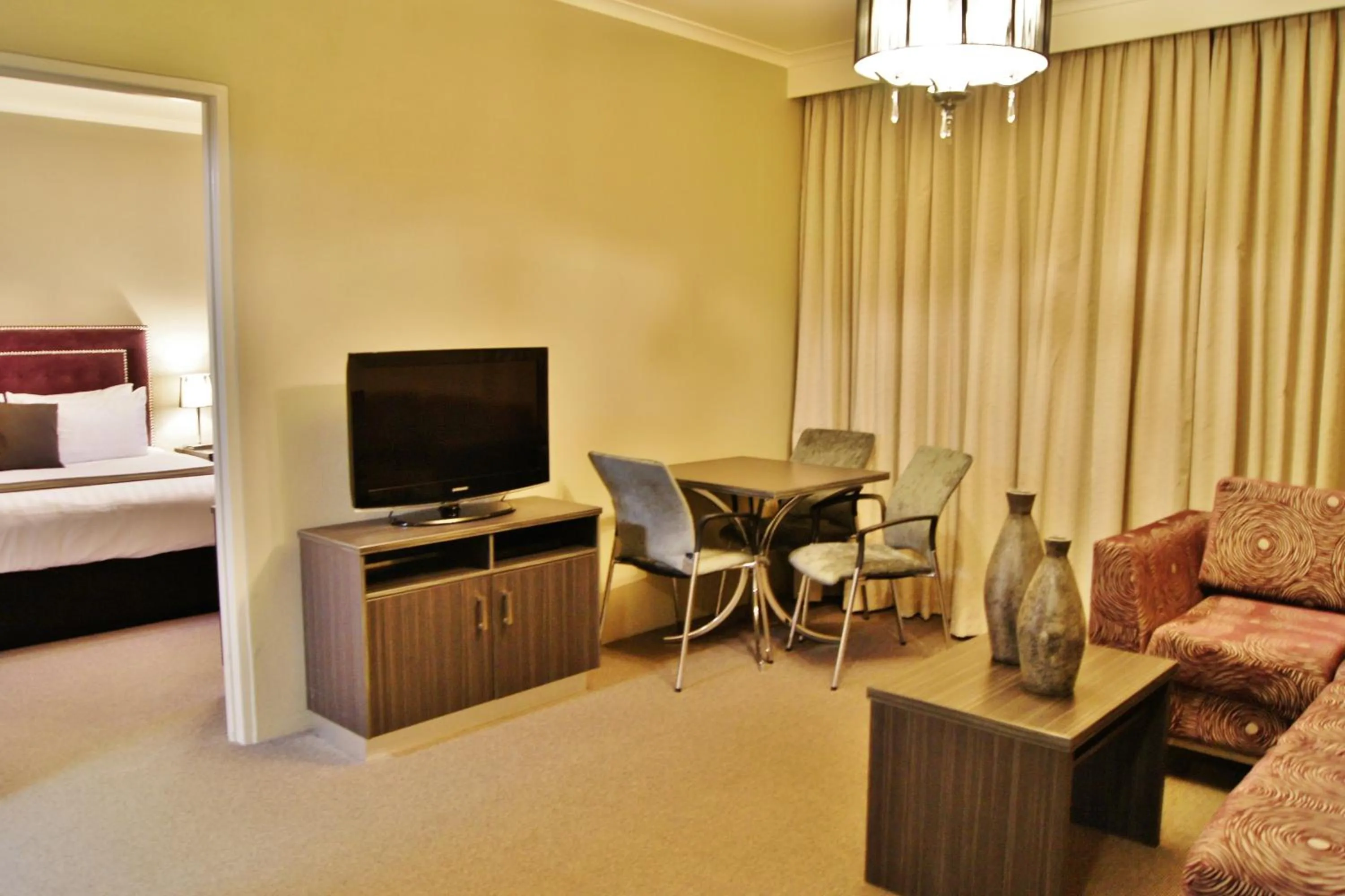 Living room in Pavilion Hotel Wagga Wagga
