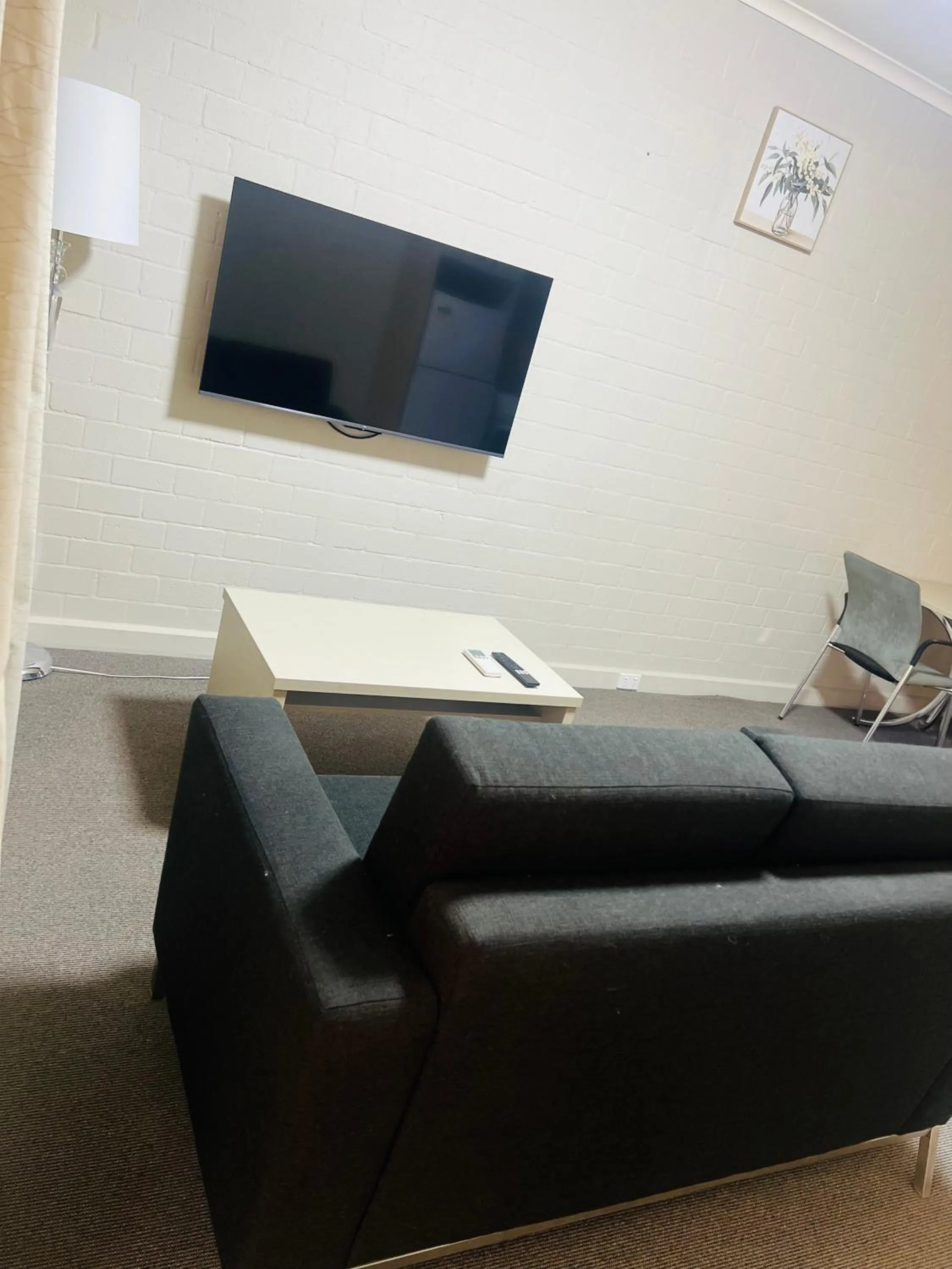 TV and multimedia in Pavilion Hotel Wagga Wagga