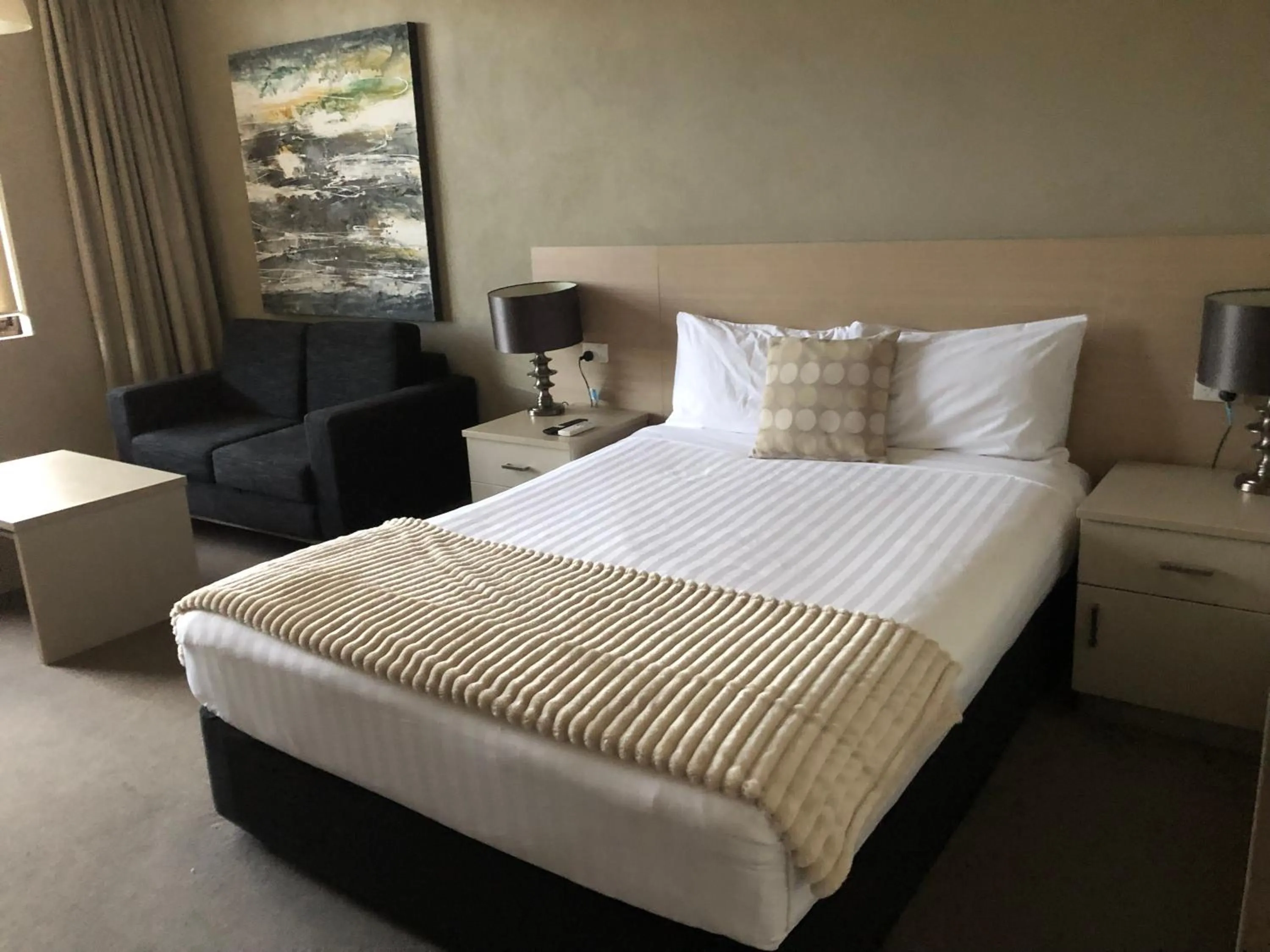 Bed in Pavilion Hotel Wagga Wagga