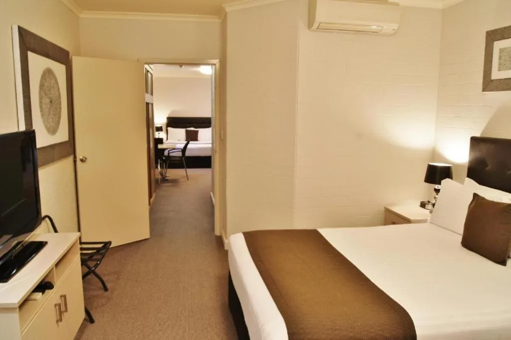 Bed in Pavilion Hotel Wagga Wagga