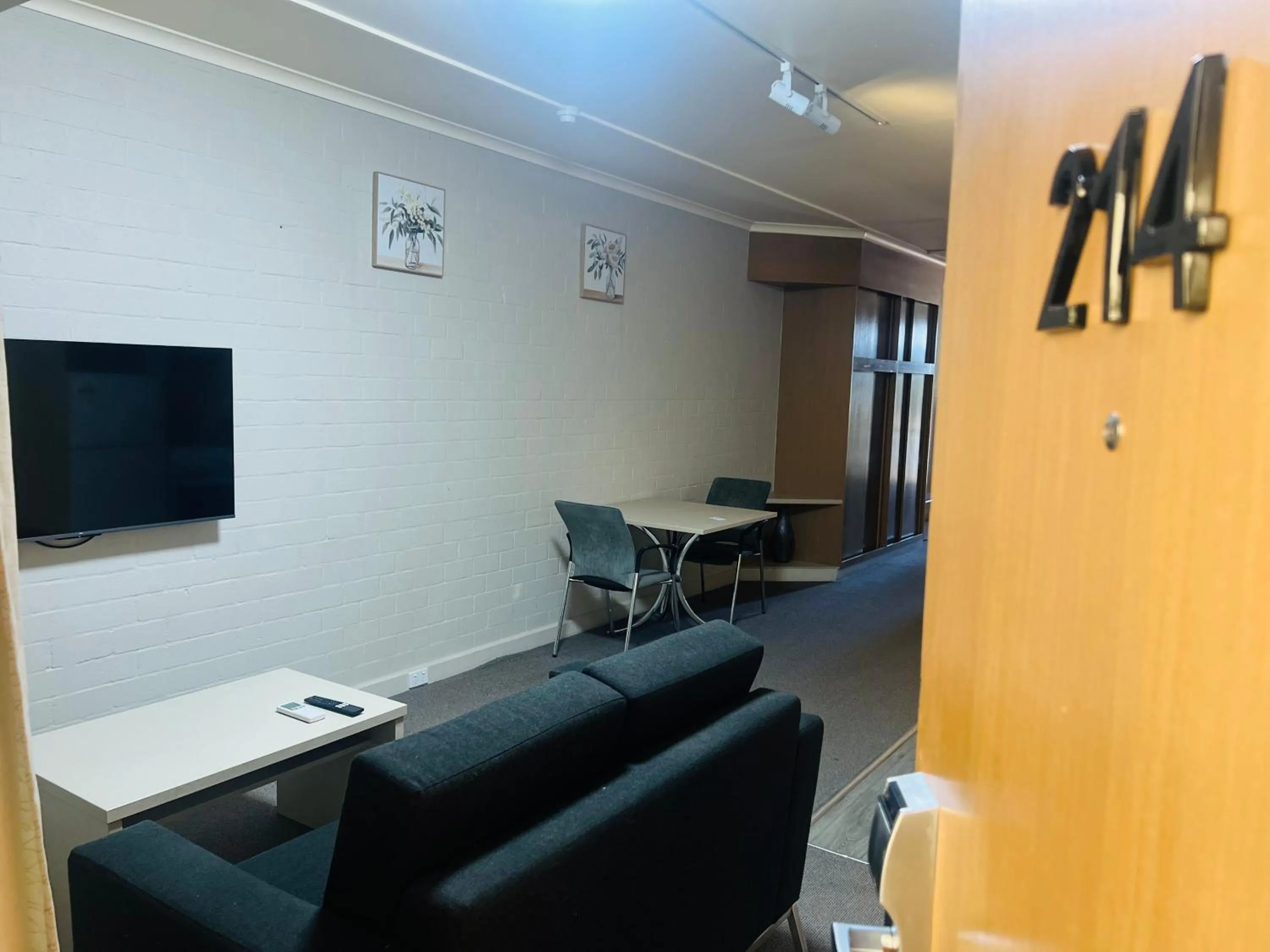 Facade/entrance in Pavilion Hotel Wagga Wagga