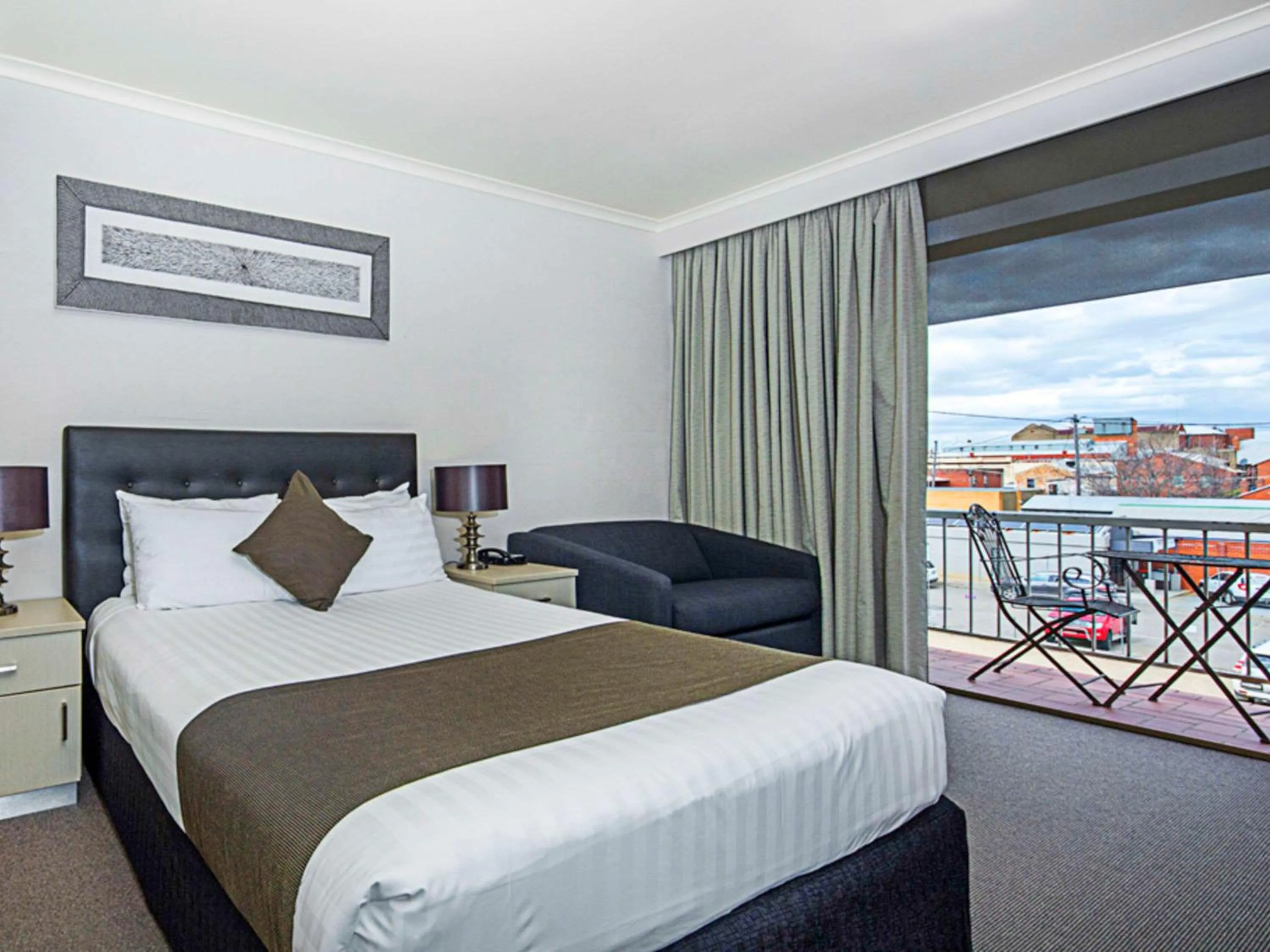 Bedroom, Bed in Pavilion Hotel Wagga Wagga