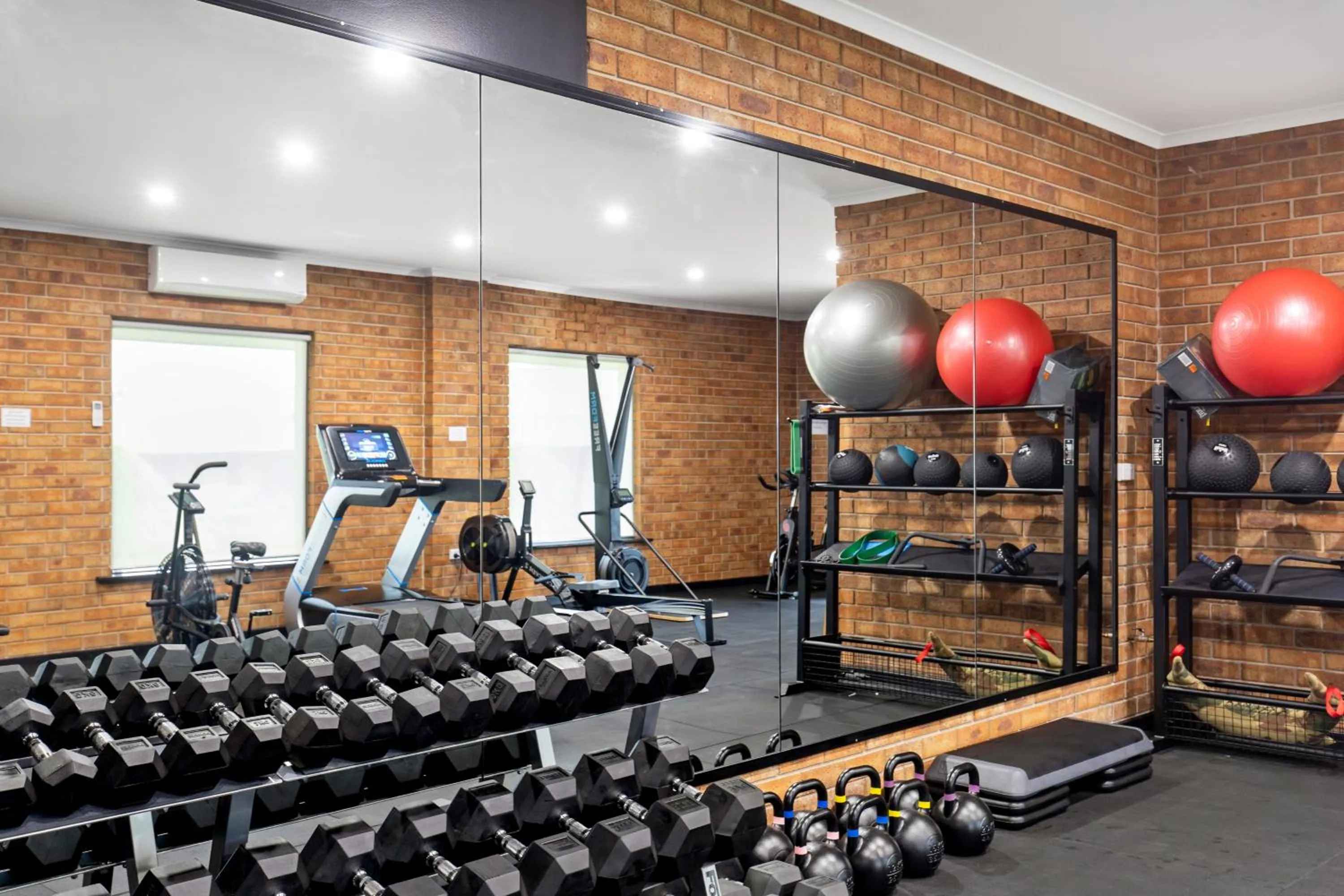 Fitness centre/facilities in Presidential Motel