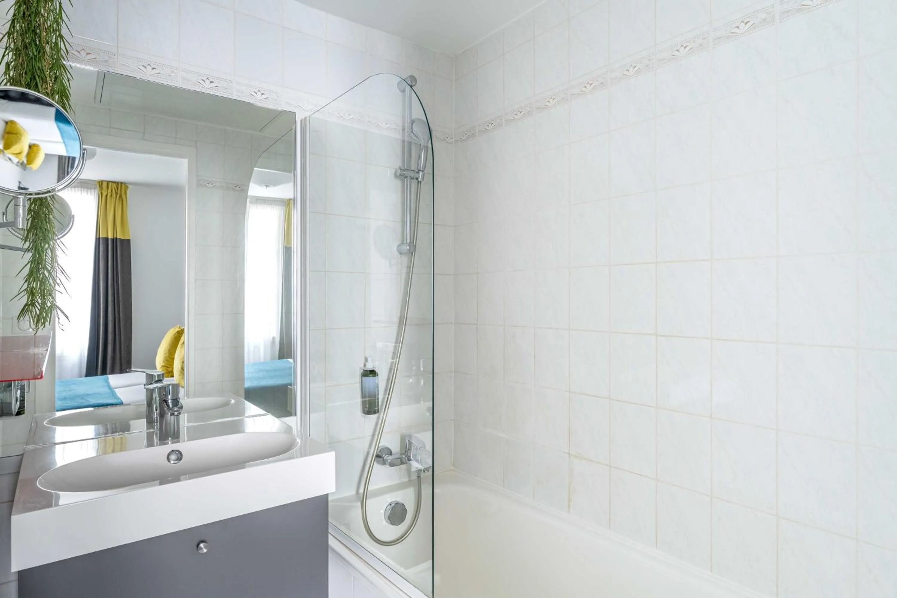 Bathroom in Hotel George - Astotel