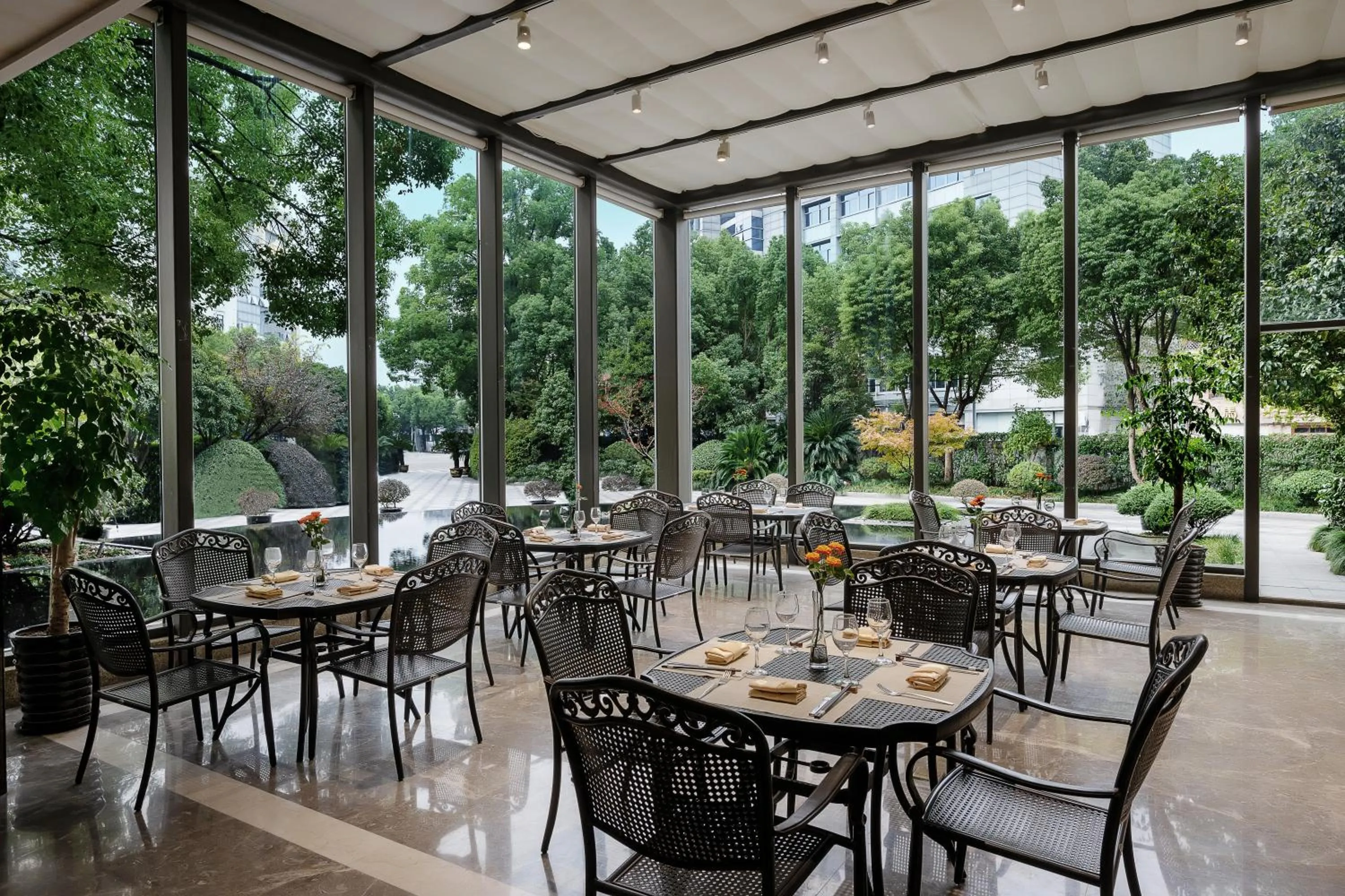 Restaurant/places to eat in S&N Zhejiang LinHai International Hotel