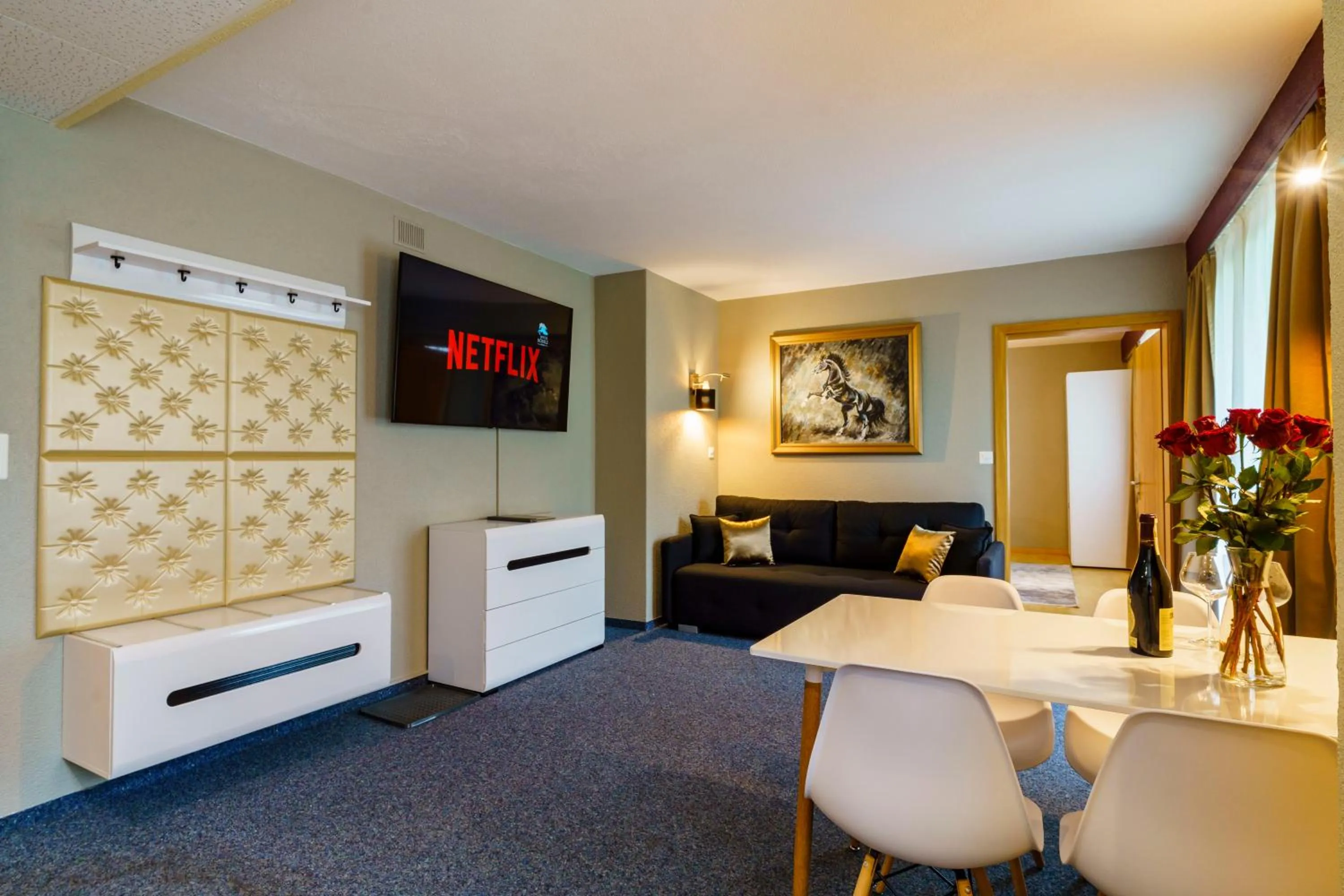 TV and multimedia in Seeblick SMART Hotel Rössli