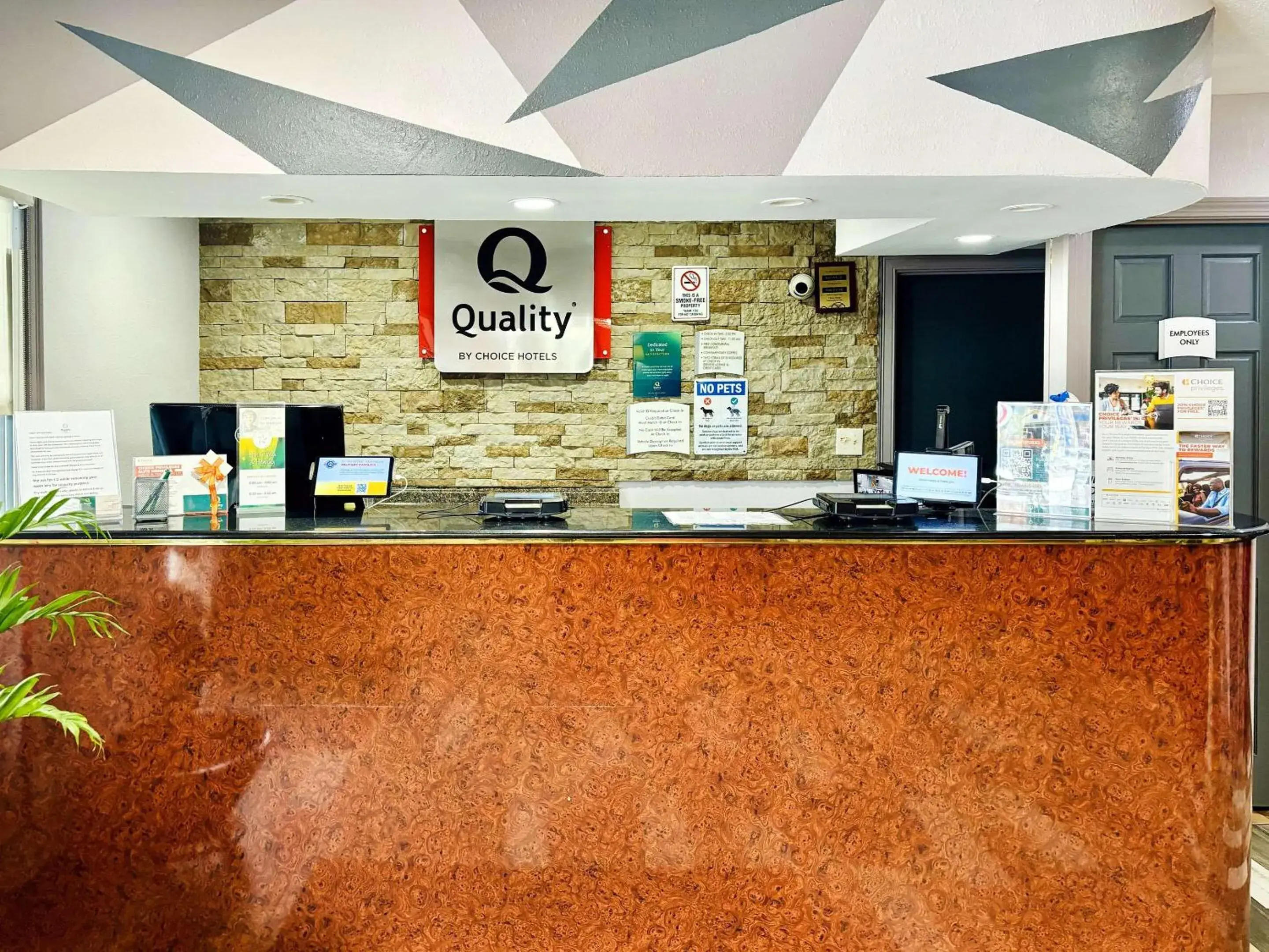 Lobby or reception in Quality Inn Raynham - Taunton Lobby or reception in Quality Inn Raynham - Taunton