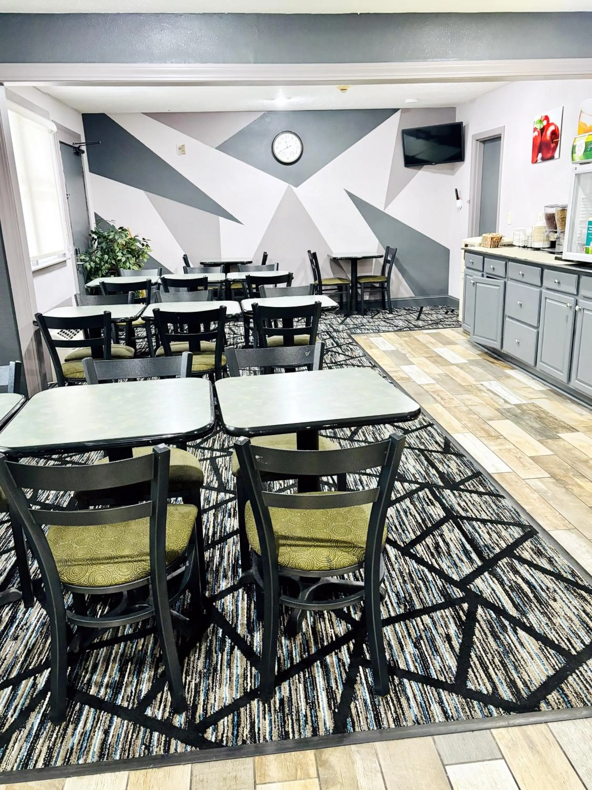 Breakfast in Quality Inn Raynham - Taunton