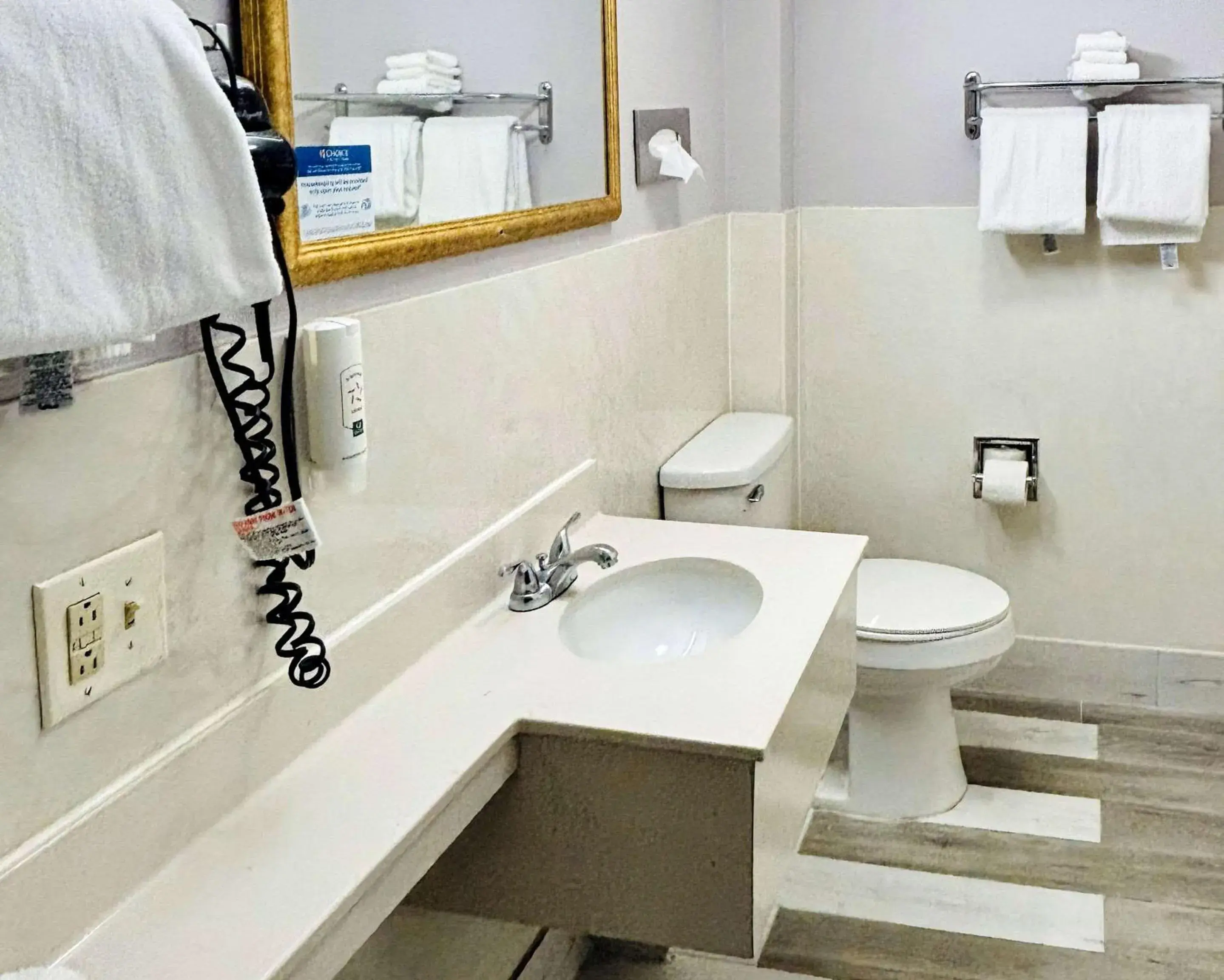 Bedroom in Quality Inn Raynham - Taunton Bedroom in Quality Inn Raynham - Taunton