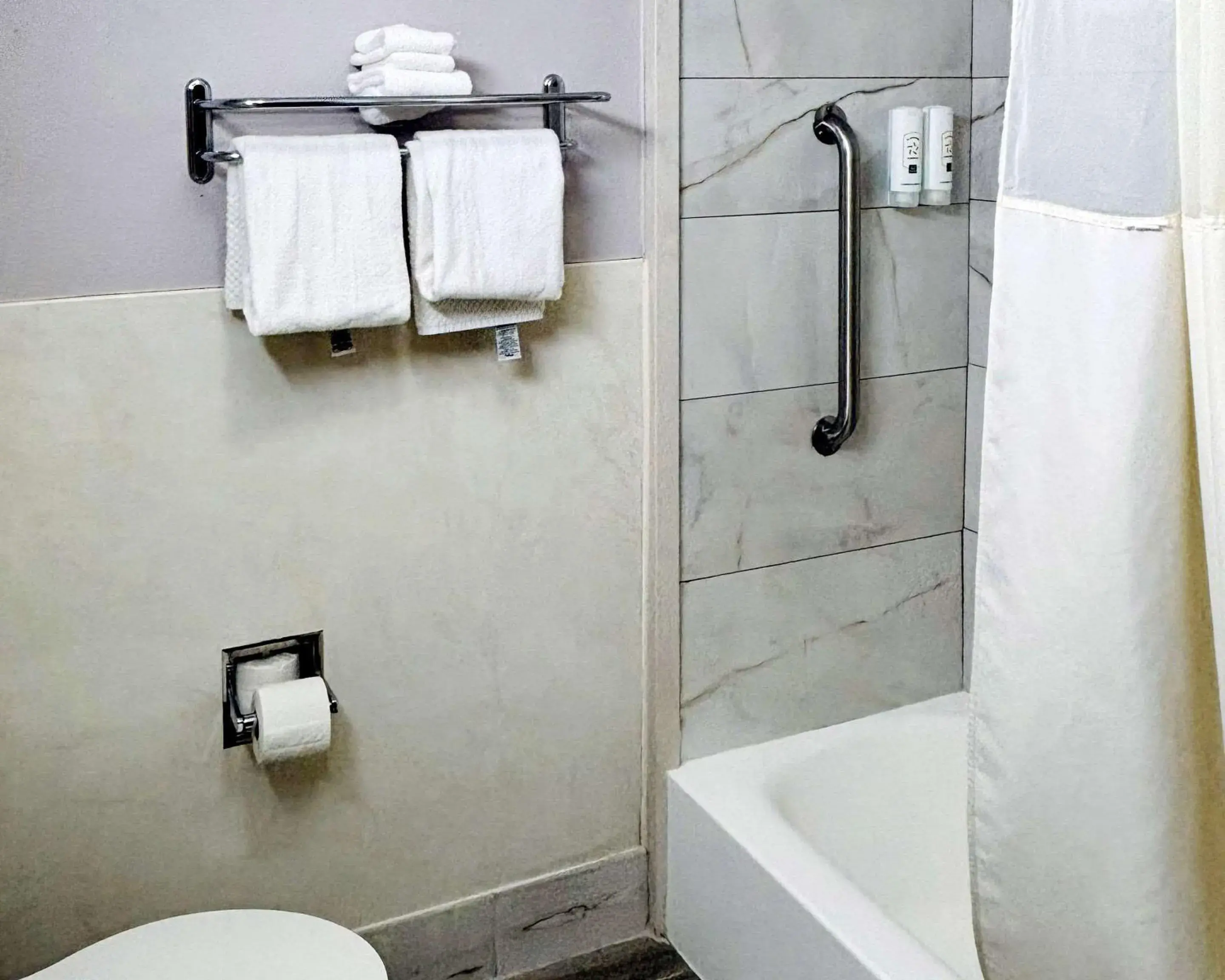 Bedroom in Quality Inn Raynham - Taunton Bedroom in Quality Inn Raynham - Taunton