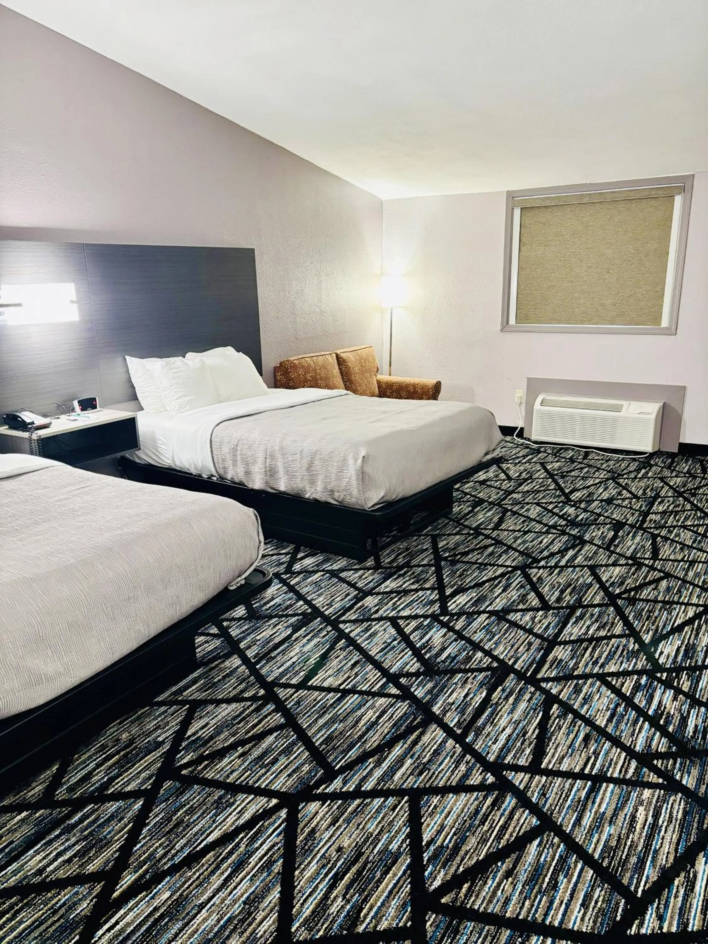 Bedroom, Bed in Quality Inn Raynham - Taunton