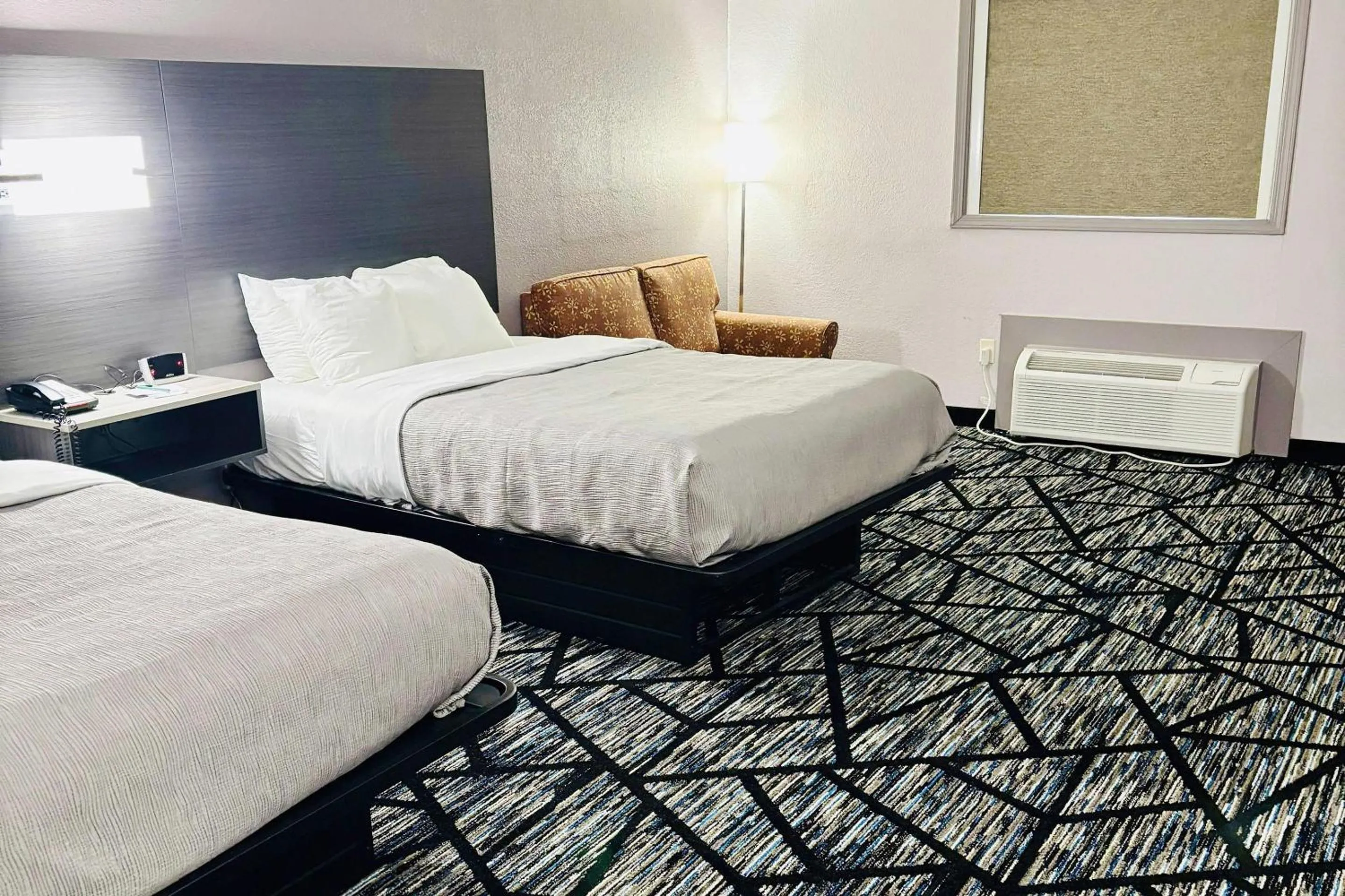 Bedroom, Bed in Quality Inn Raynham - Taunton