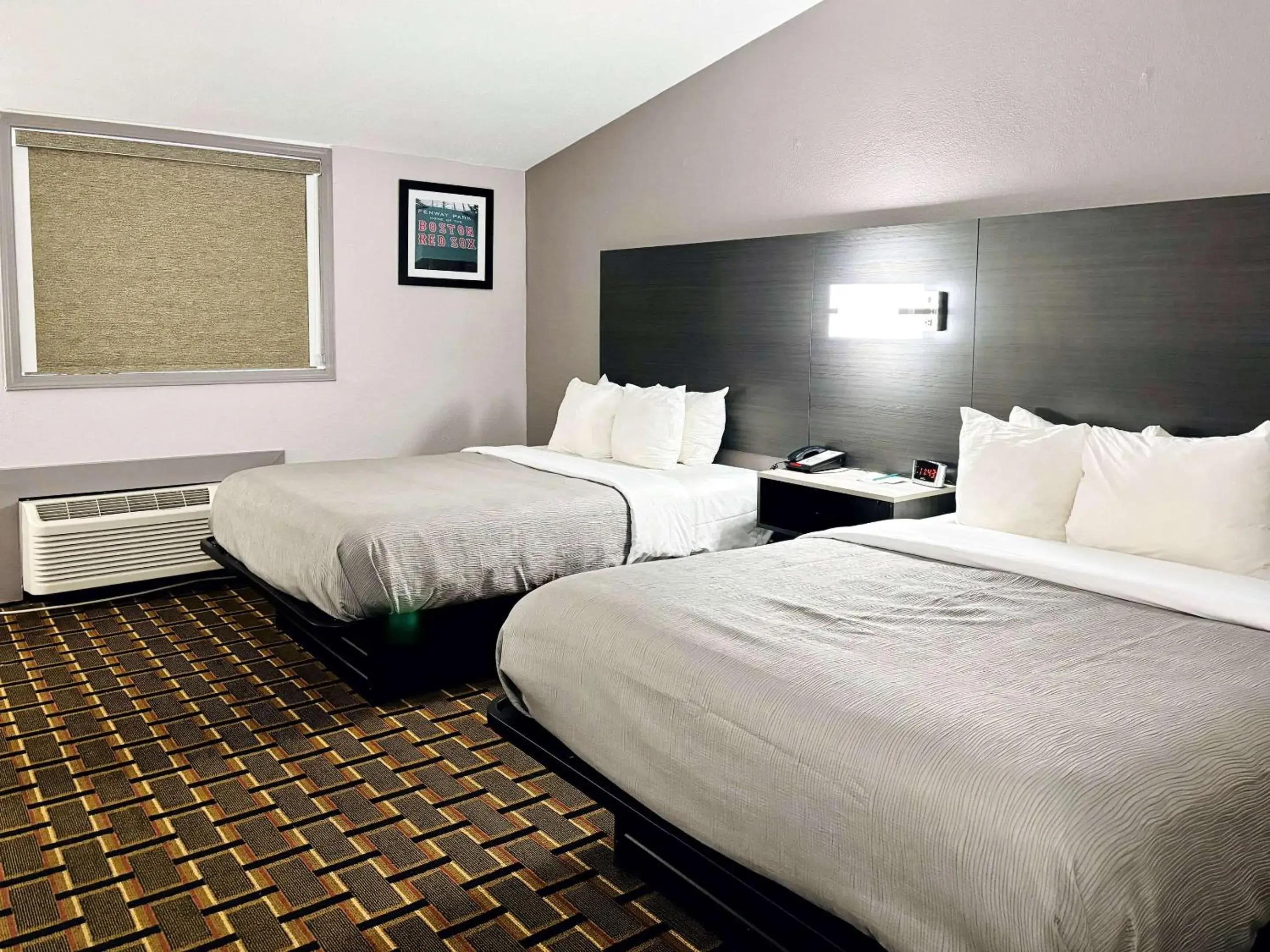 Bedroom, Bed in Quality Inn Raynham - Taunton Bedroom, Bed in Quality Inn Raynham - Taunton