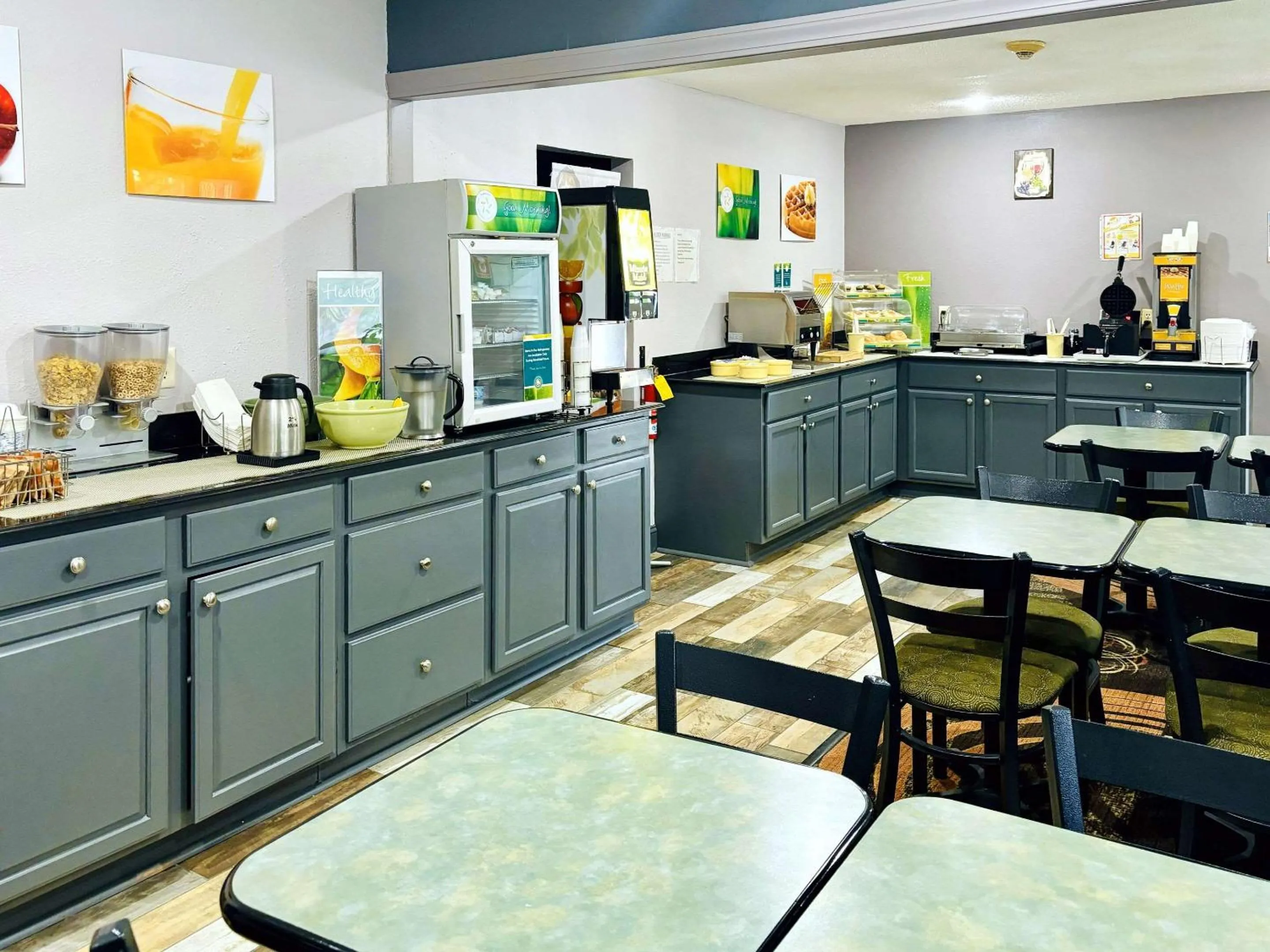 Breakfast in Quality Inn Raynham - Taunton