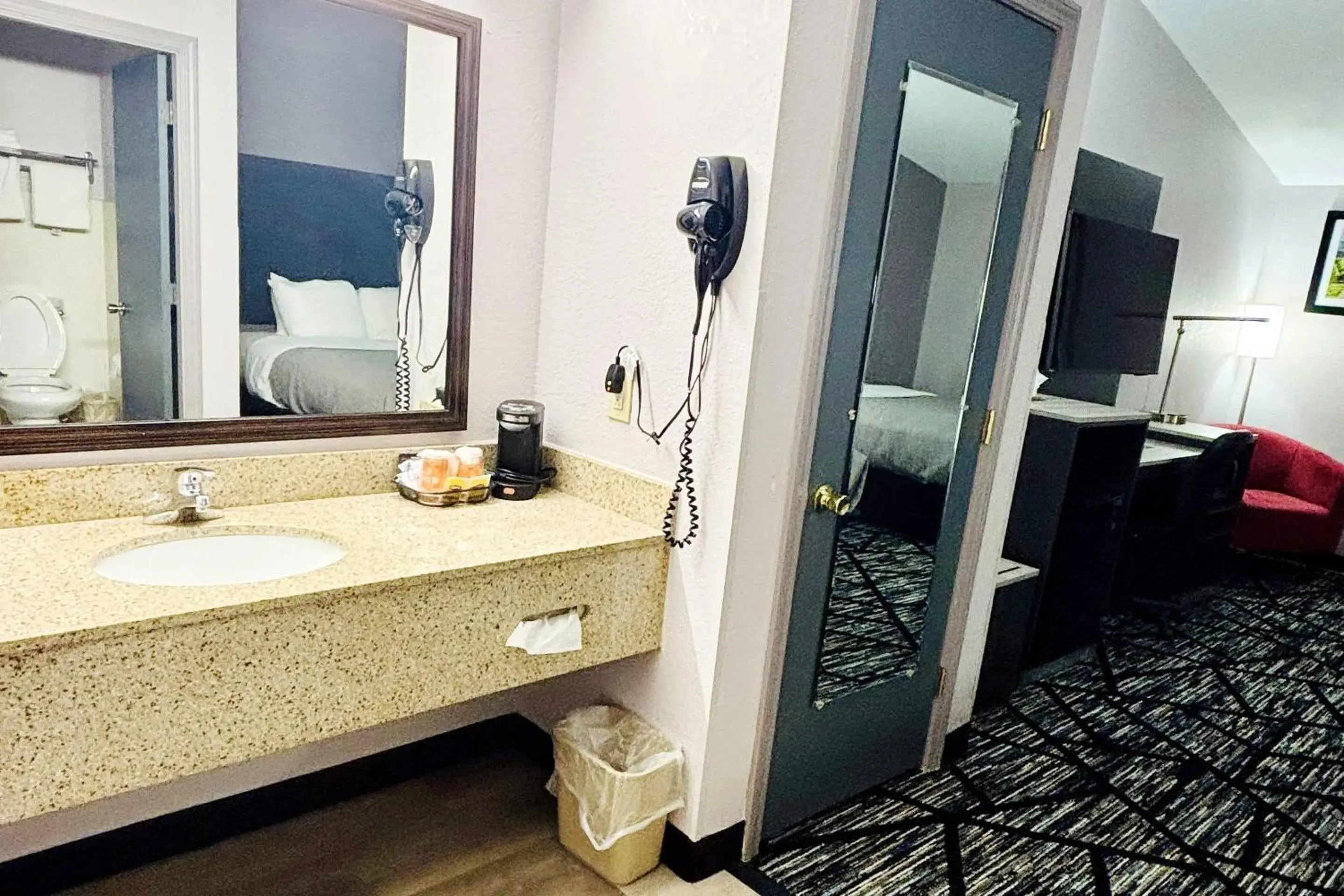 Bedroom in Quality Inn Raynham - Taunton Bedroom in Quality Inn Raynham - Taunton