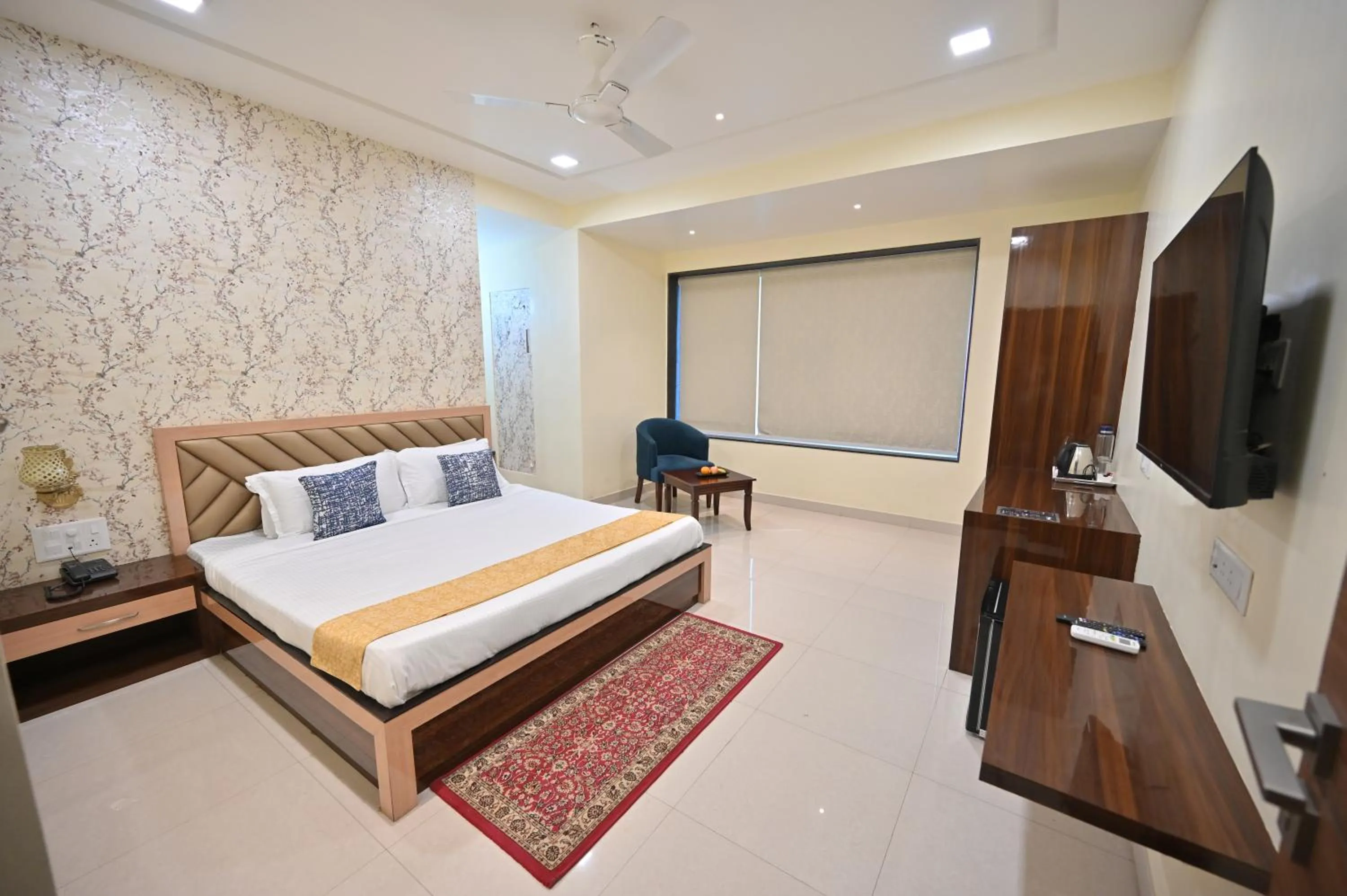 Bedroom, Bed in Blueberry Inn