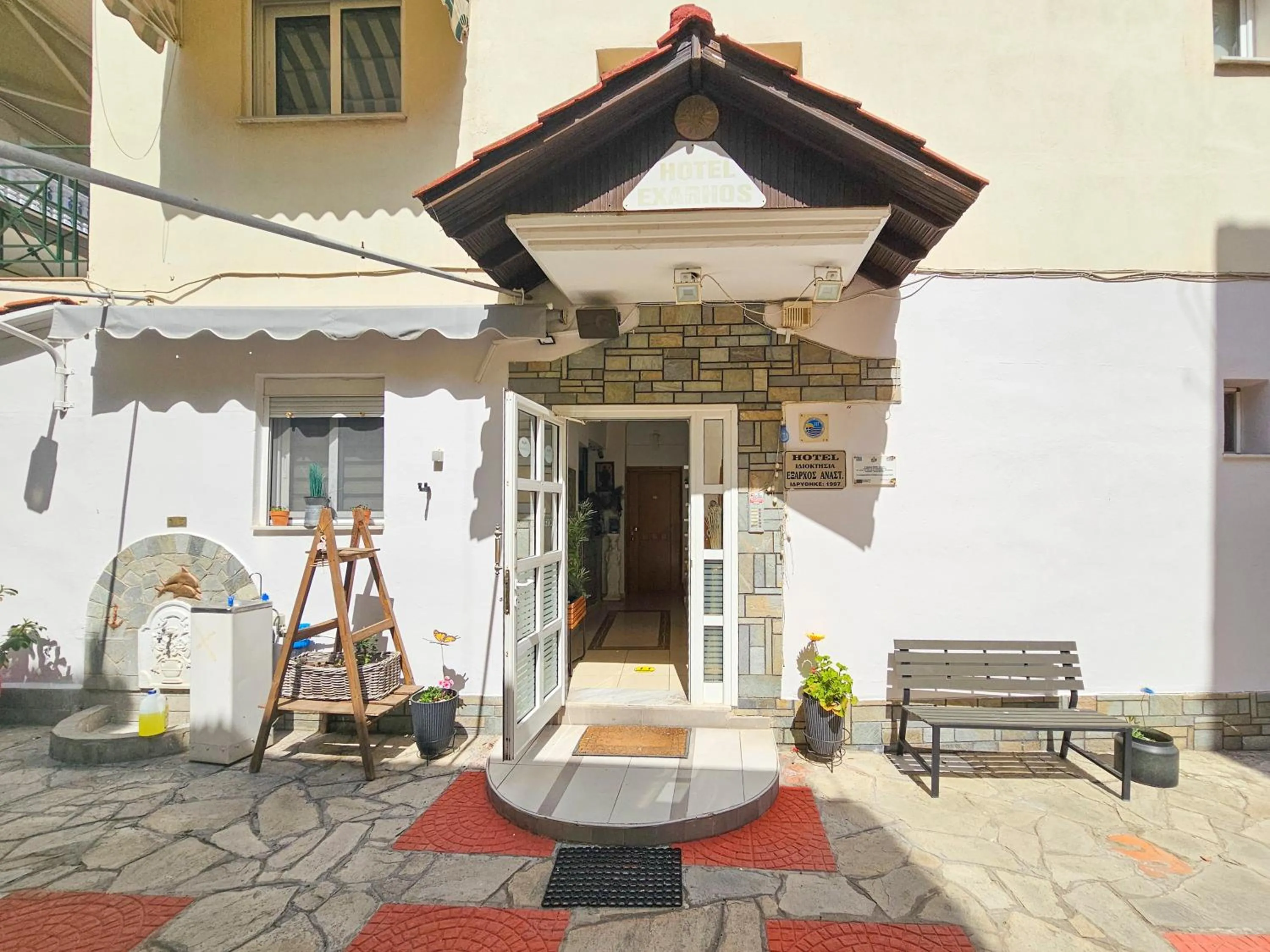 Facade/entrance in Hotel Exarhos