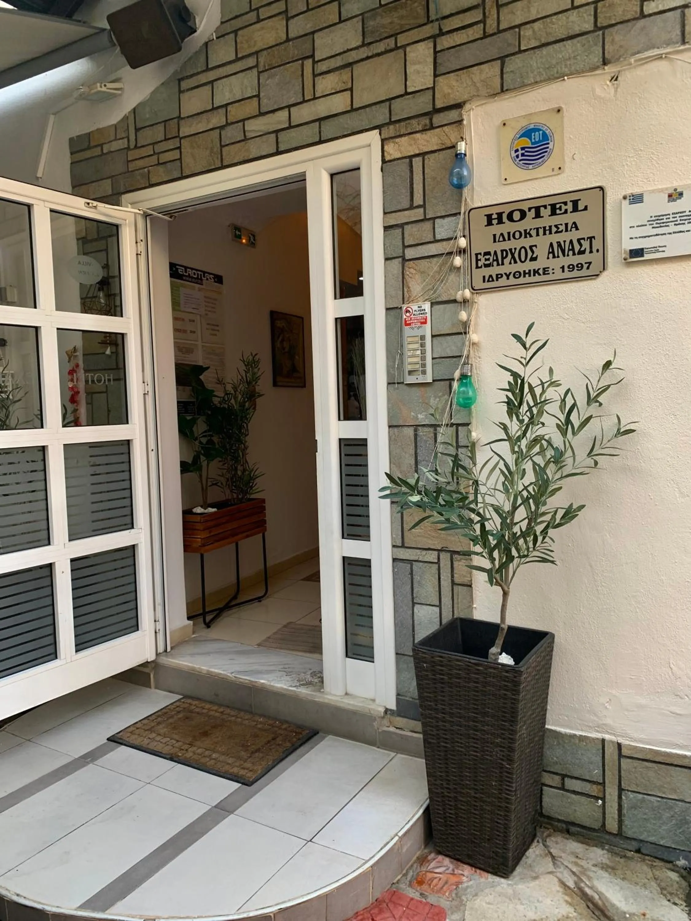 Facade/entrance in Hotel Exarhos