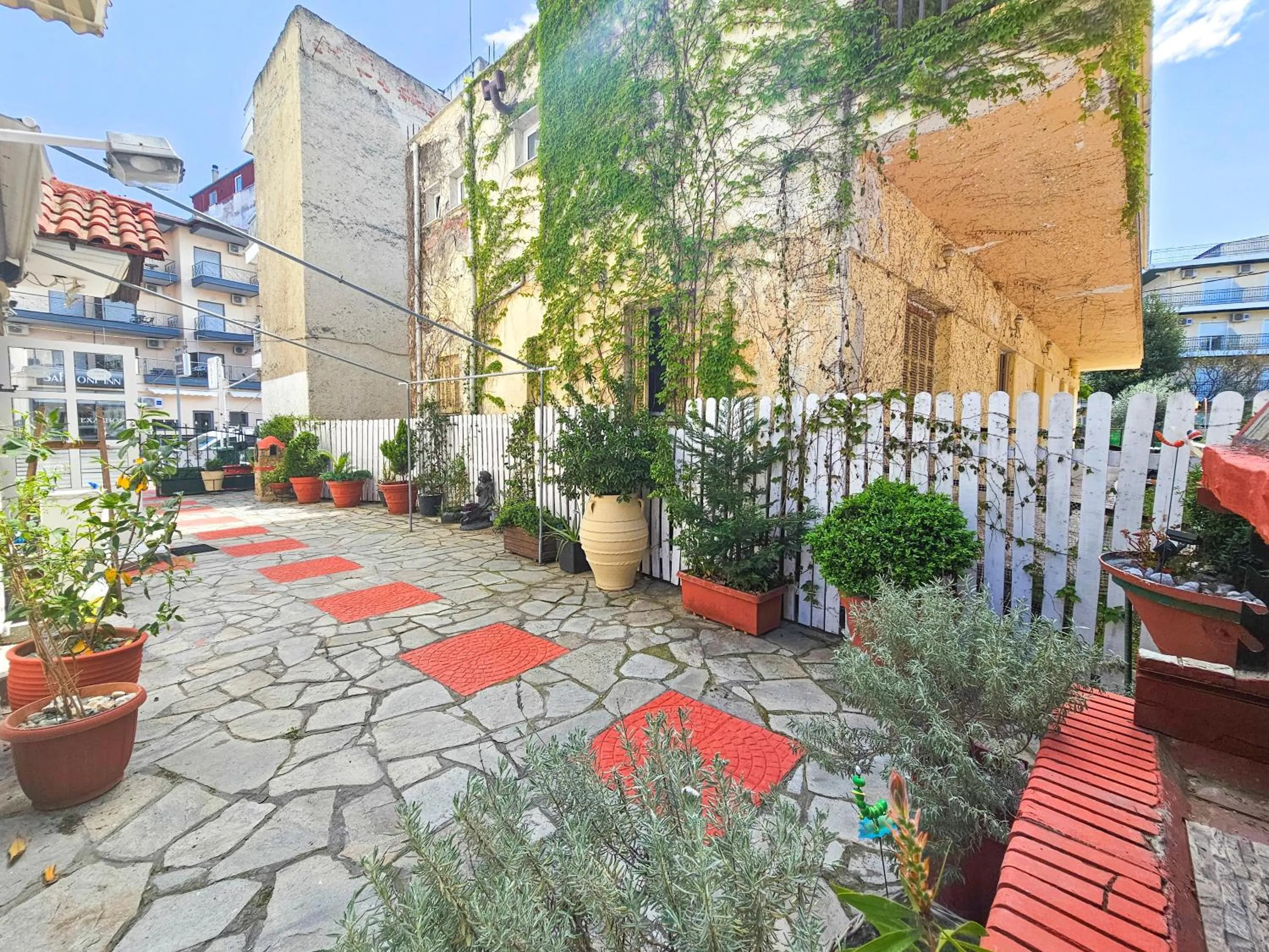 Facade/entrance in Hotel Exarhos