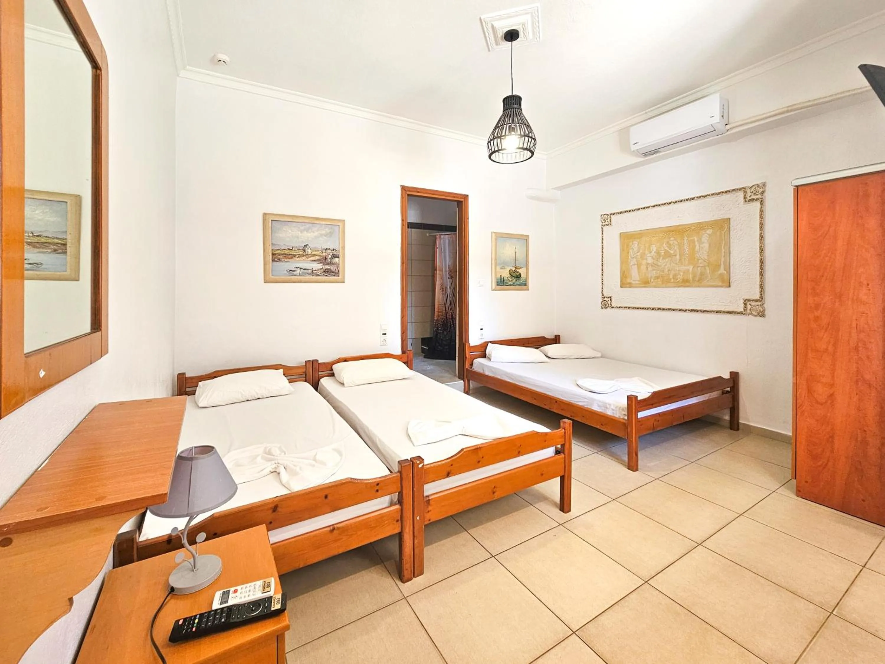 Bed in Hotel Exarhos