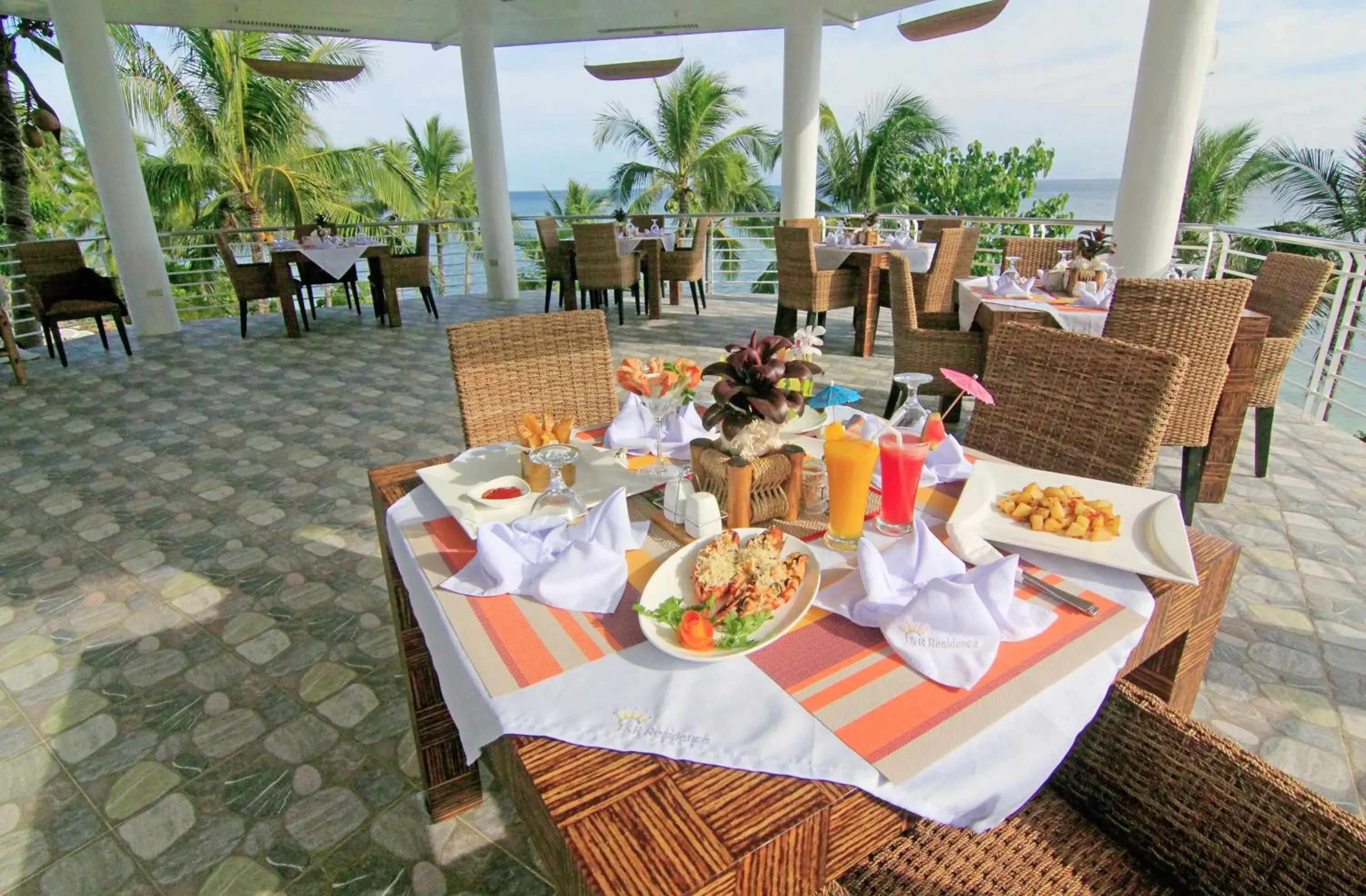 Restaurant/places to eat in J&R Residence Restaurant/places to eat in J&R Residence