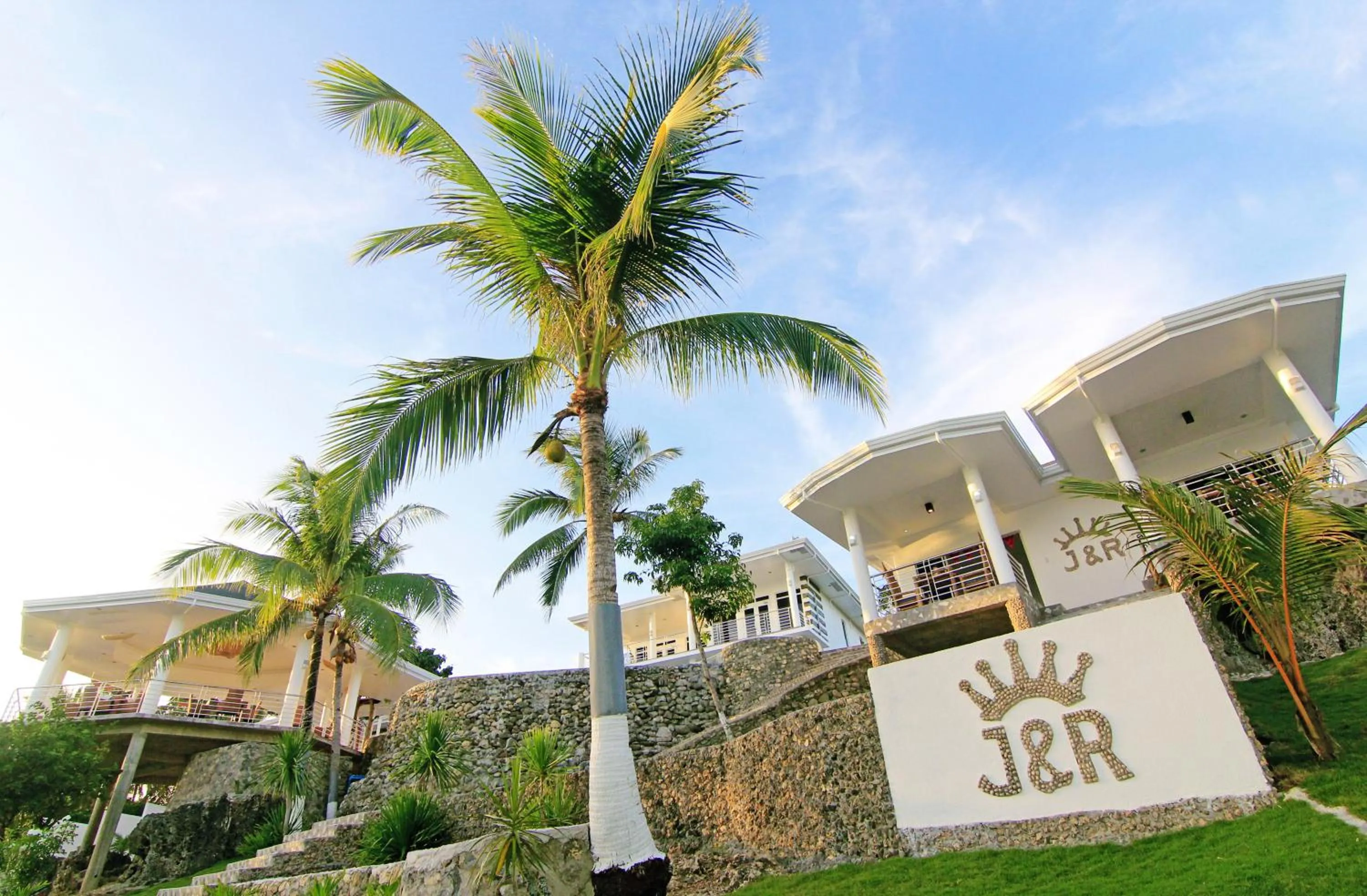Facade/entrance in J&R Residence