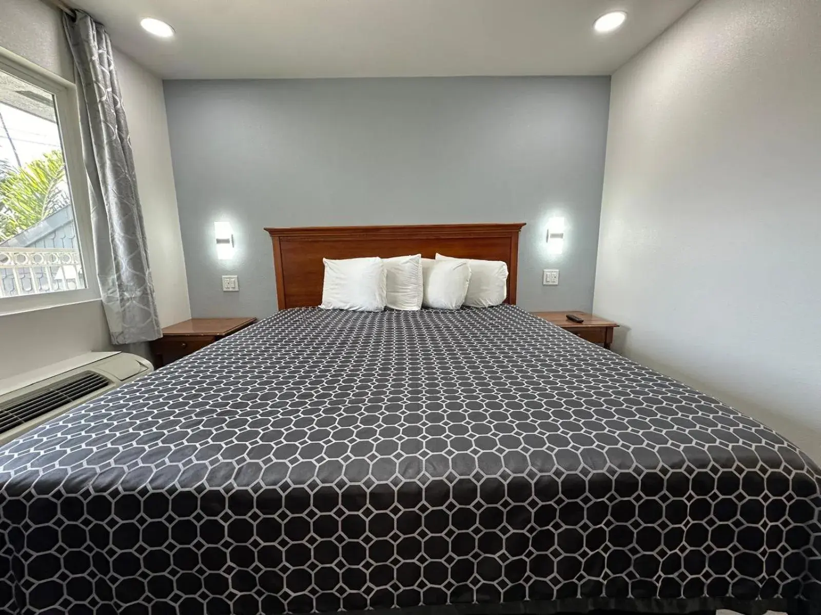 Bed in Motel Santa Cruz Bed in Motel Santa Cruz