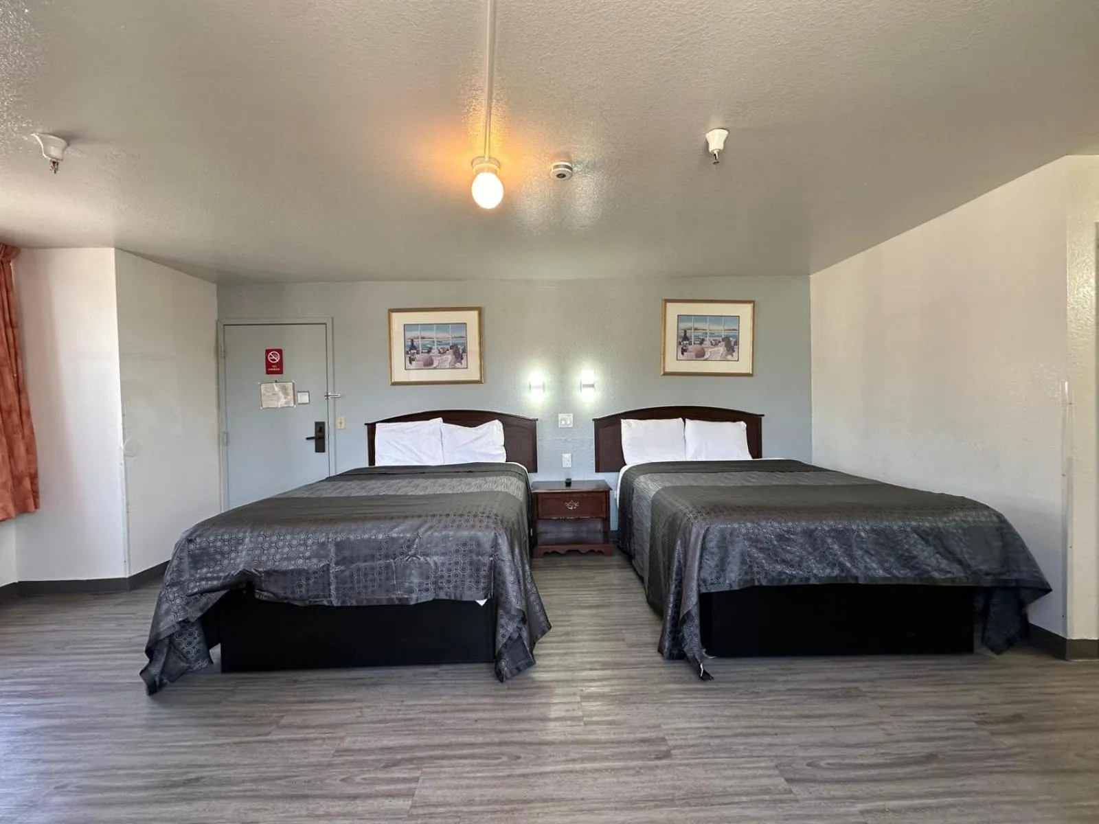 Bed in Motel Santa Cruz