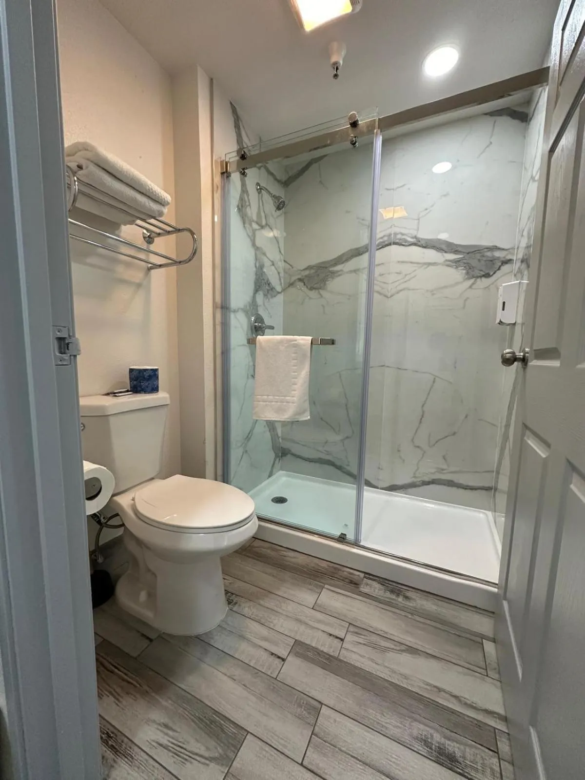 Bathroom in Motel Santa Cruz