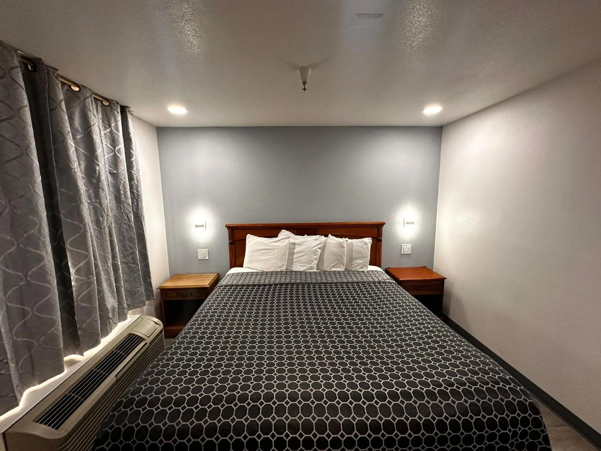 Bed in Motel Santa Cruz