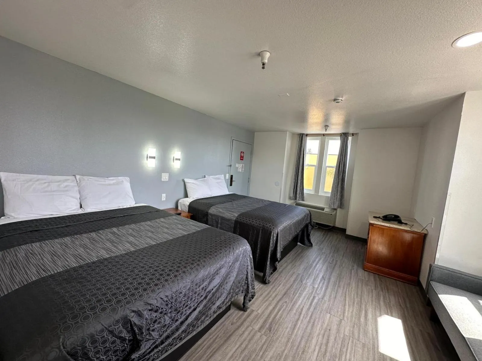 Bed in Motel Santa Cruz