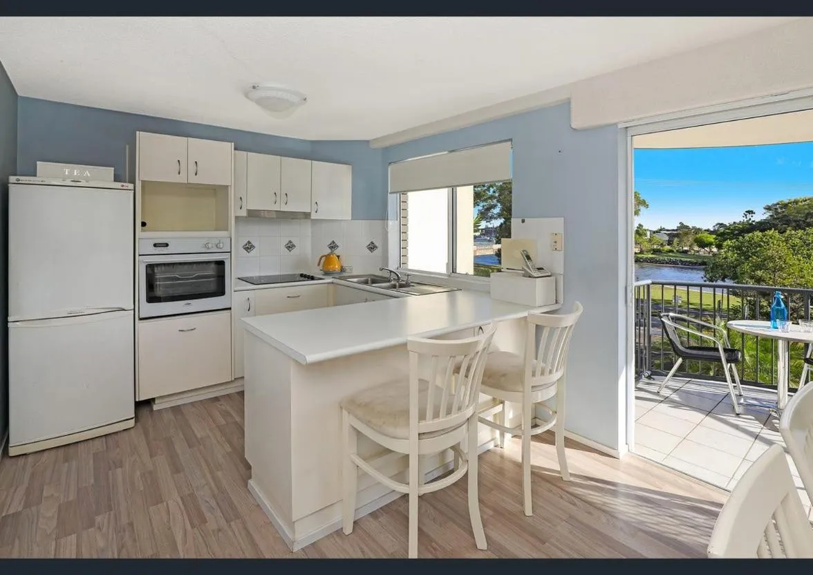 Kitchen or kitchenette in Excellsior Apartments