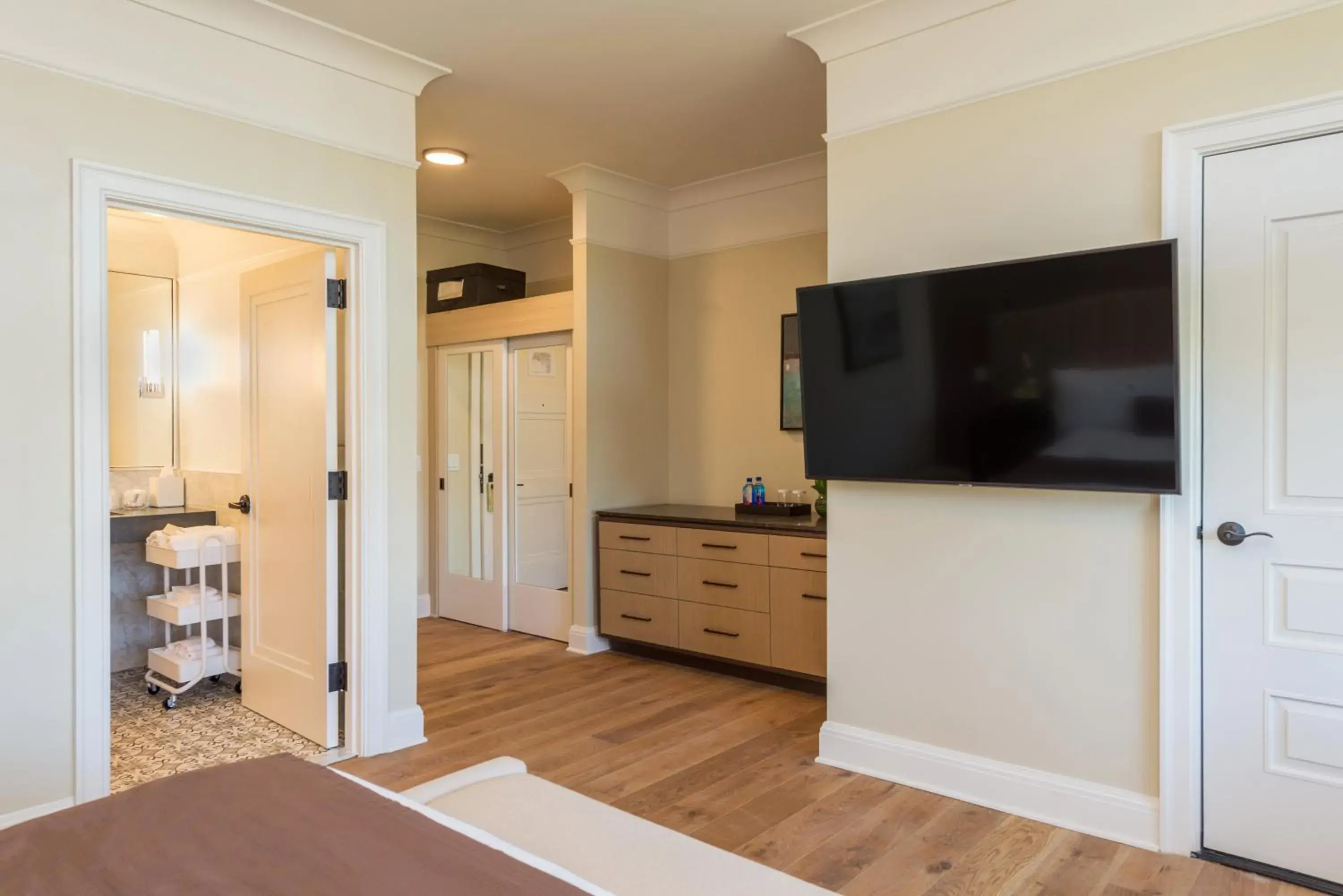 Queen Room - single occupancy - Disability Access in The Abbey Inn & Spa Queen Room - single occupancy - Disability Access in The Abbey Inn & Spa