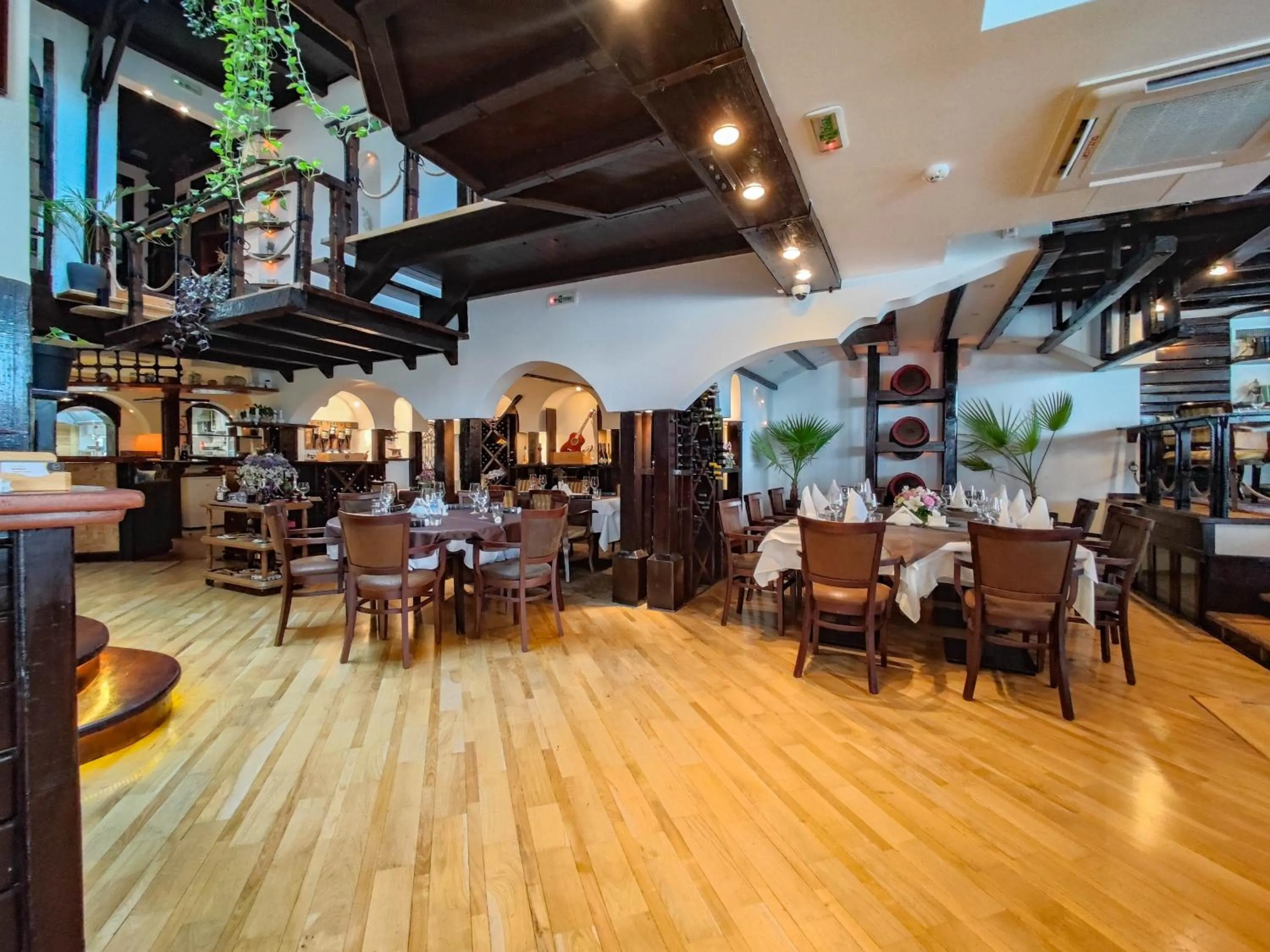 Restaurant/places to eat in Bahus Inn