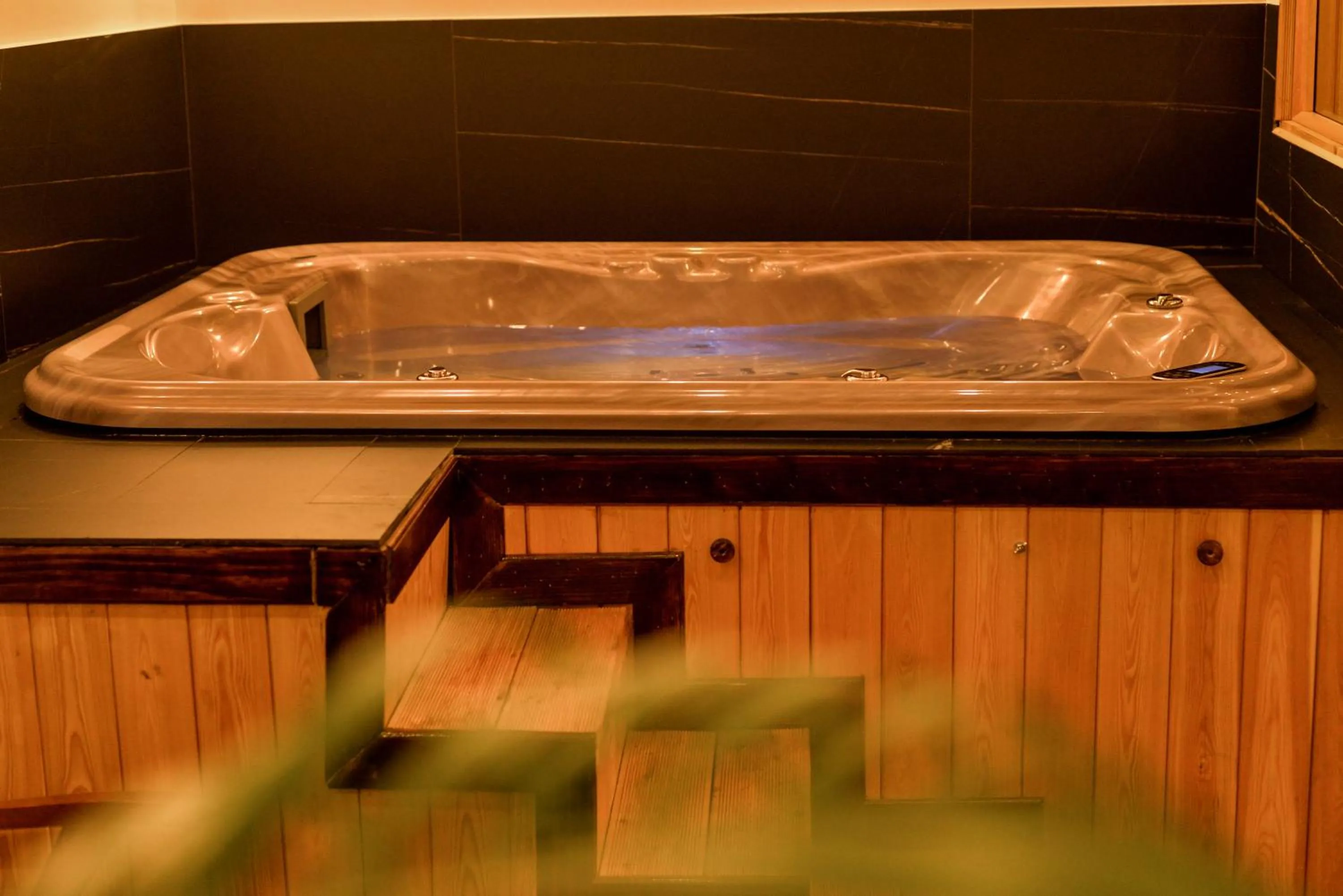 Hot Tub in Bahus Inn