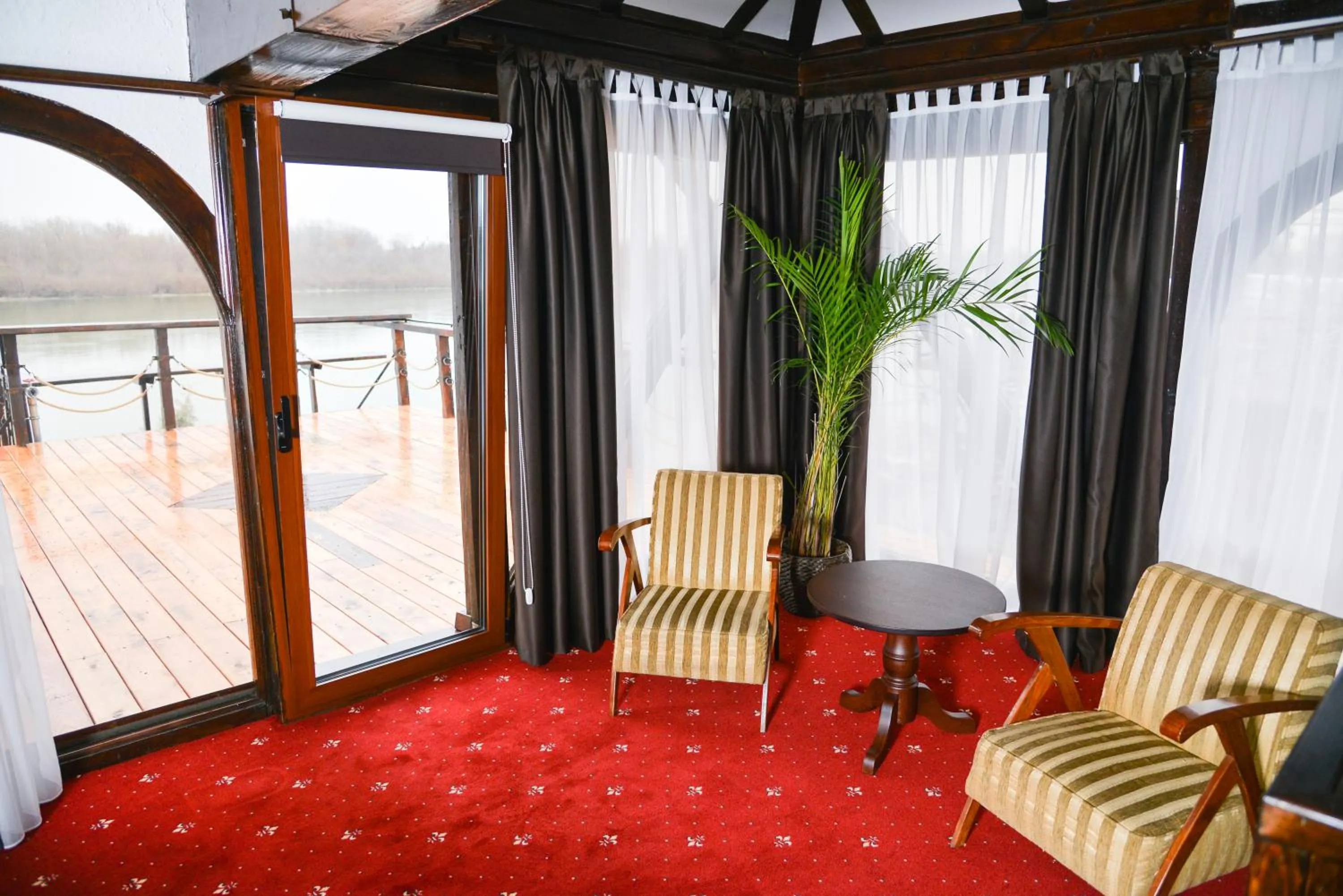 Seating area in Bahus Inn