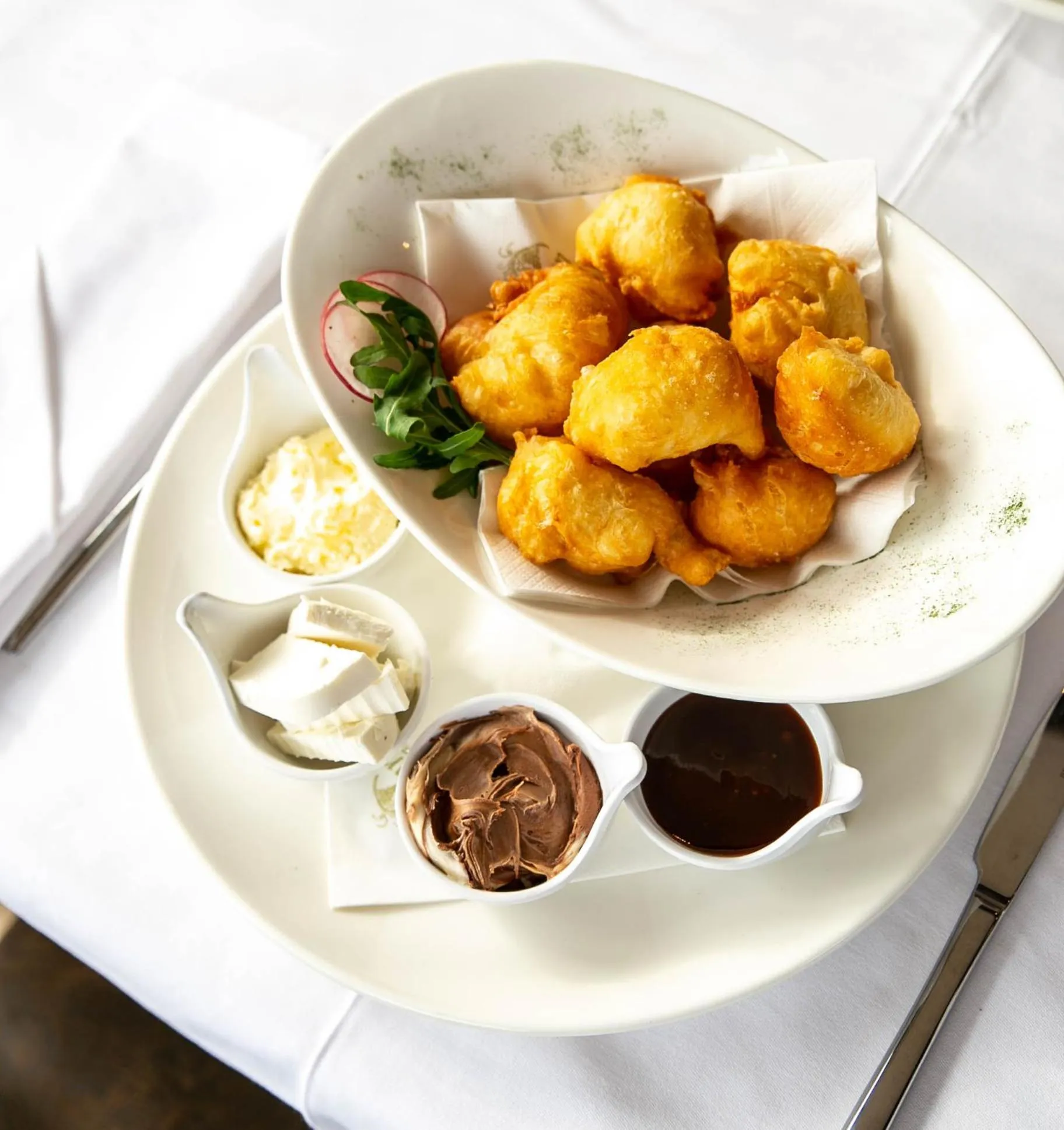 Restaurant/places to eat in Bahus Inn