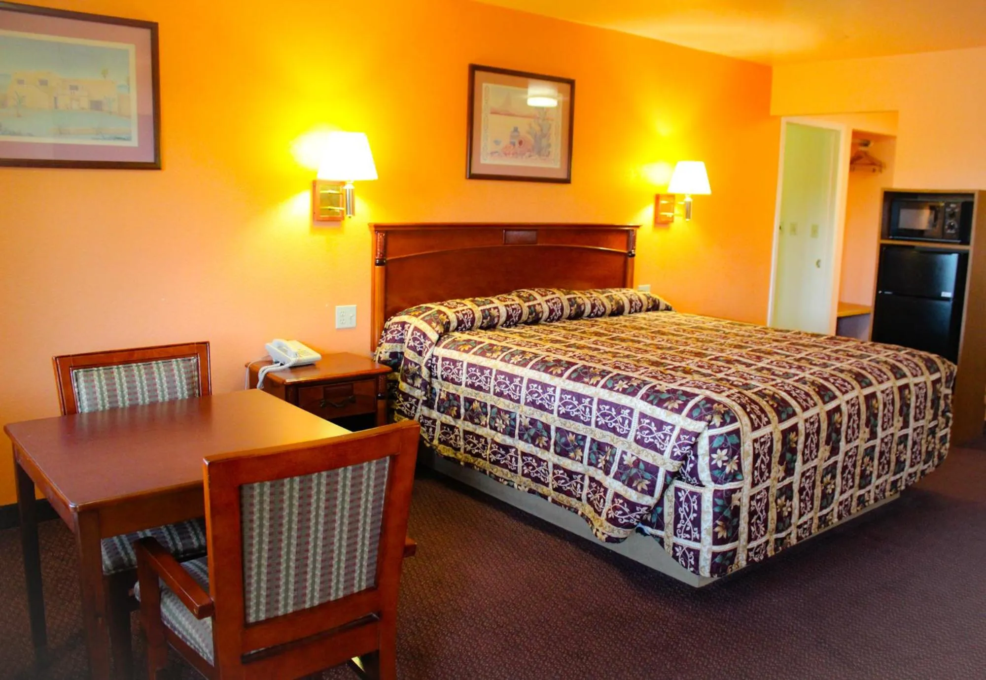 Bed in Hawthorne's Best Inn